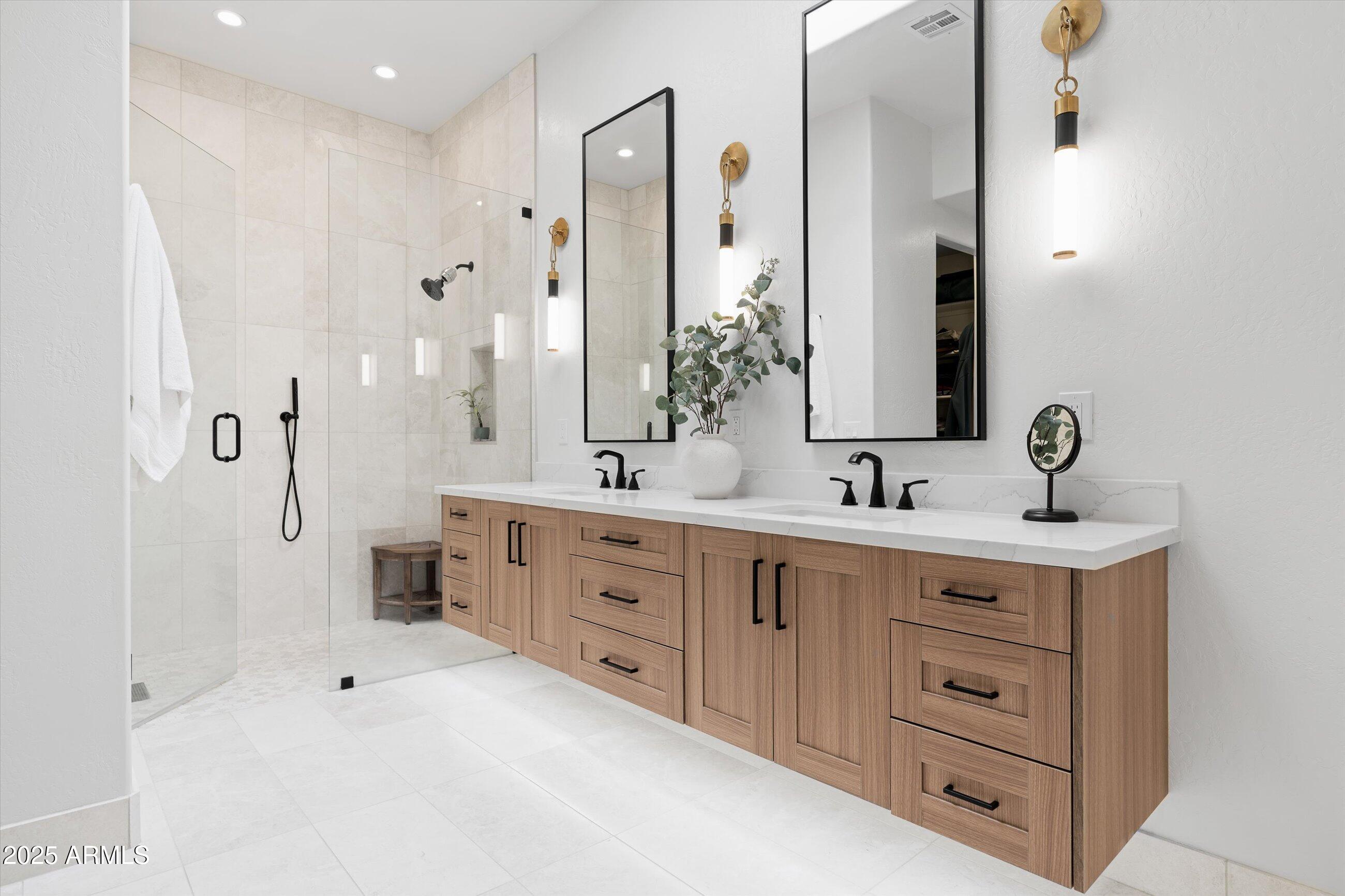 10118 E CINNABAR Avenue