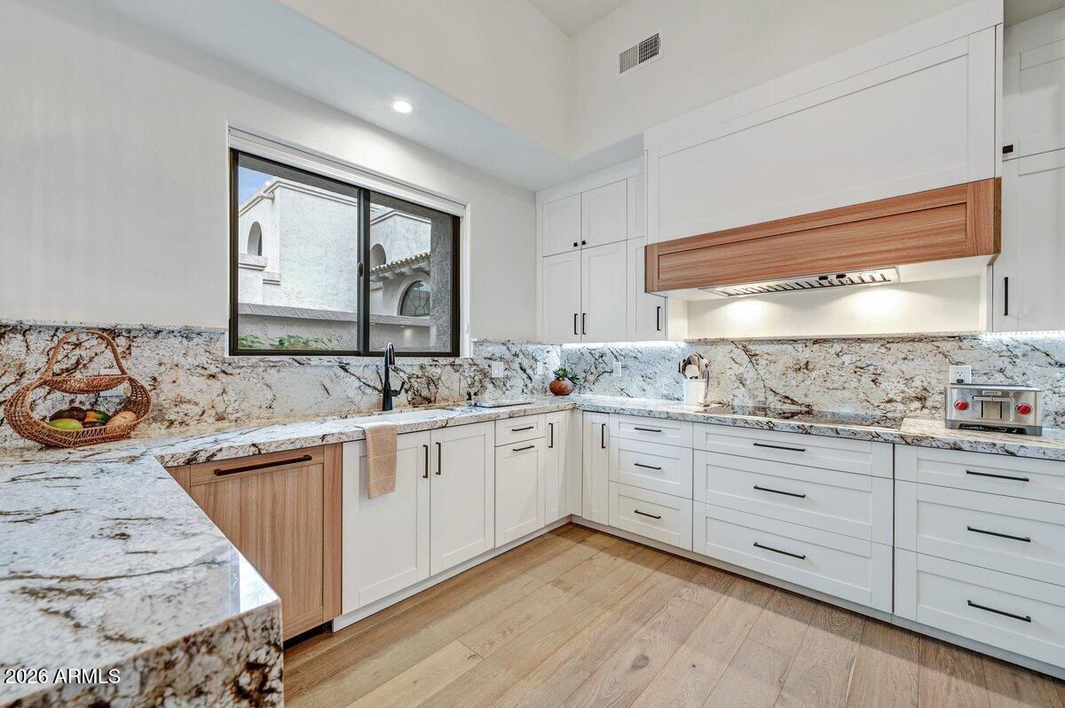 10118 E CINNABAR Avenue