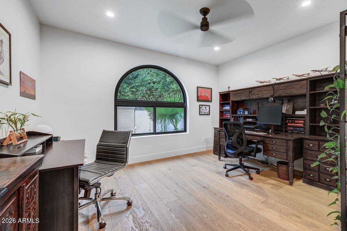 10118 E CINNABAR Avenue