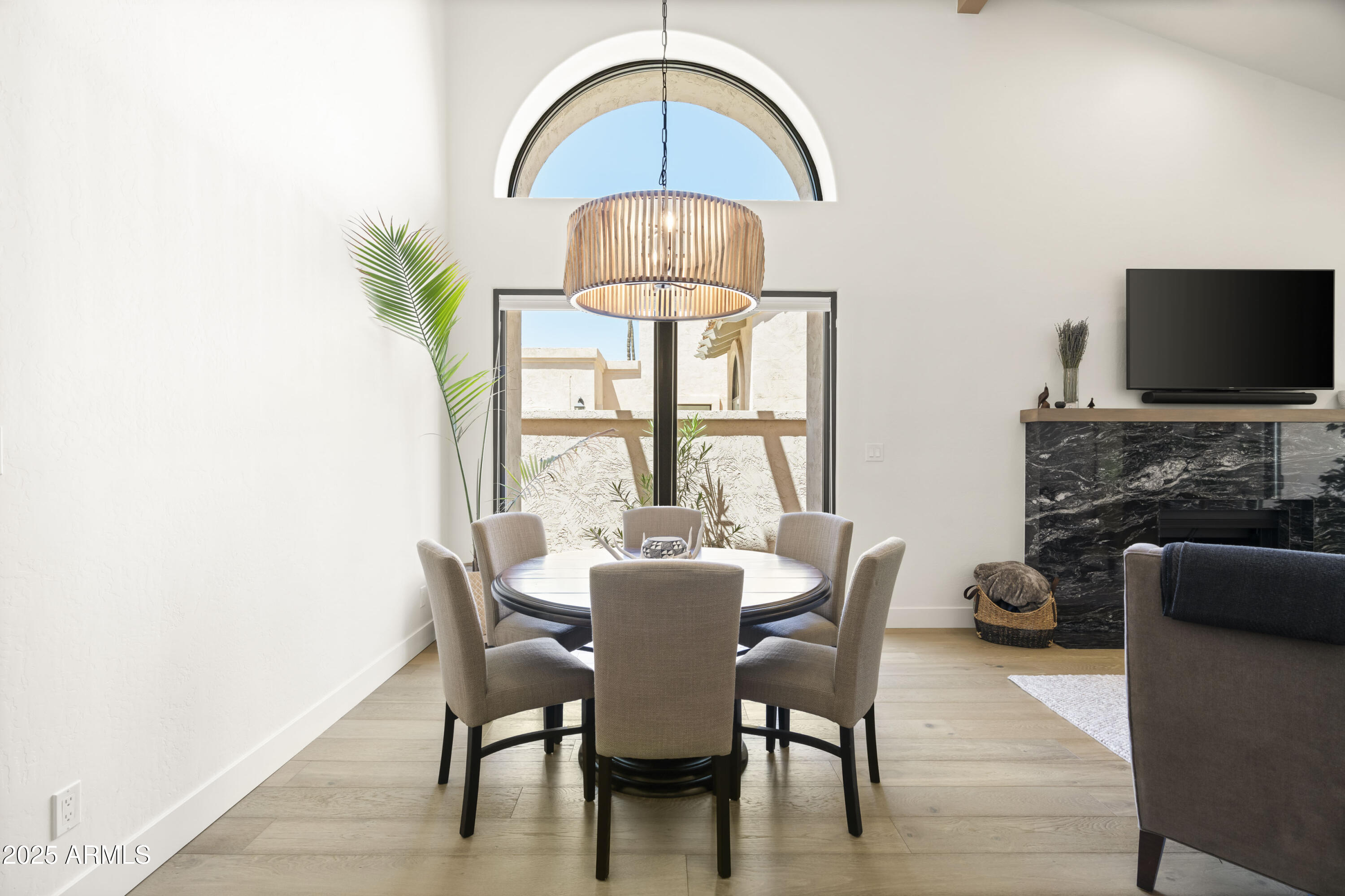 10118 E CINNABAR Avenue