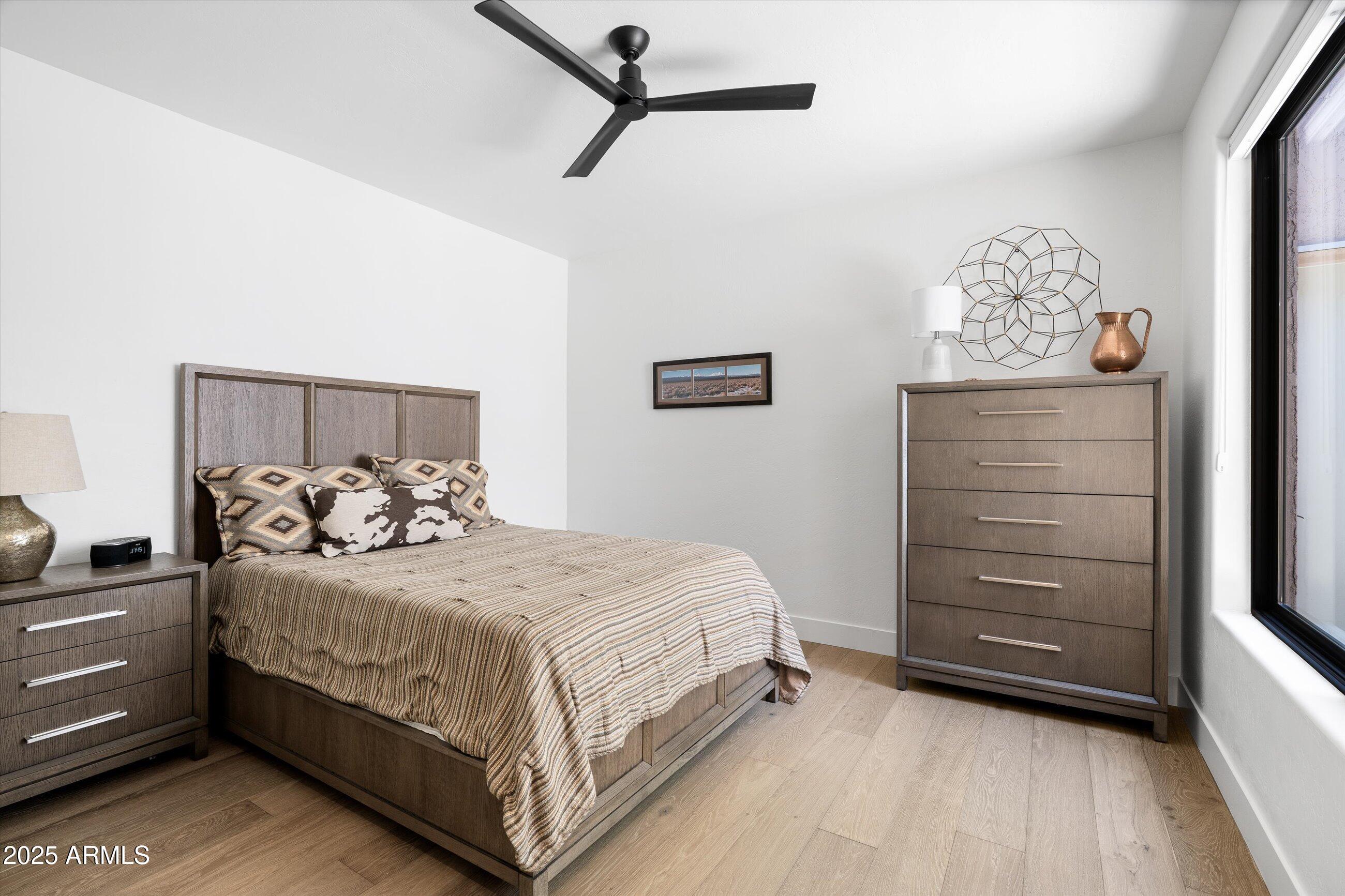 10118 E CINNABAR Avenue