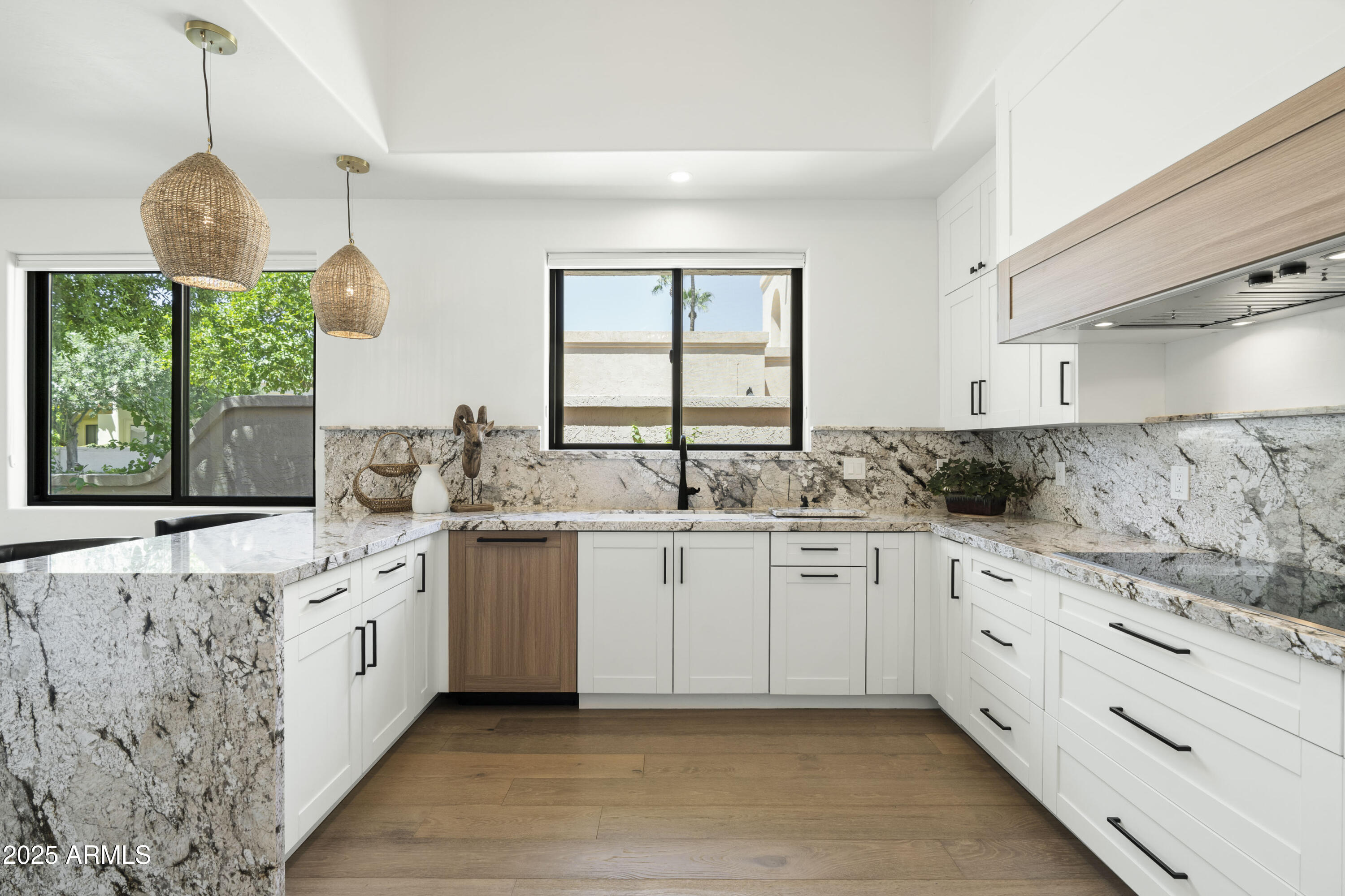 10118 E CINNABAR Avenue