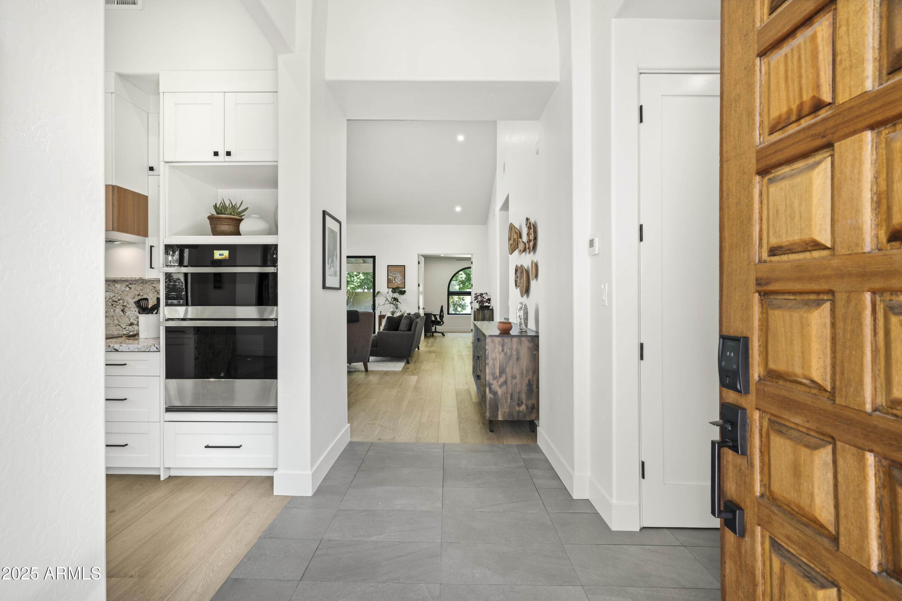 10118 E CINNABAR Avenue