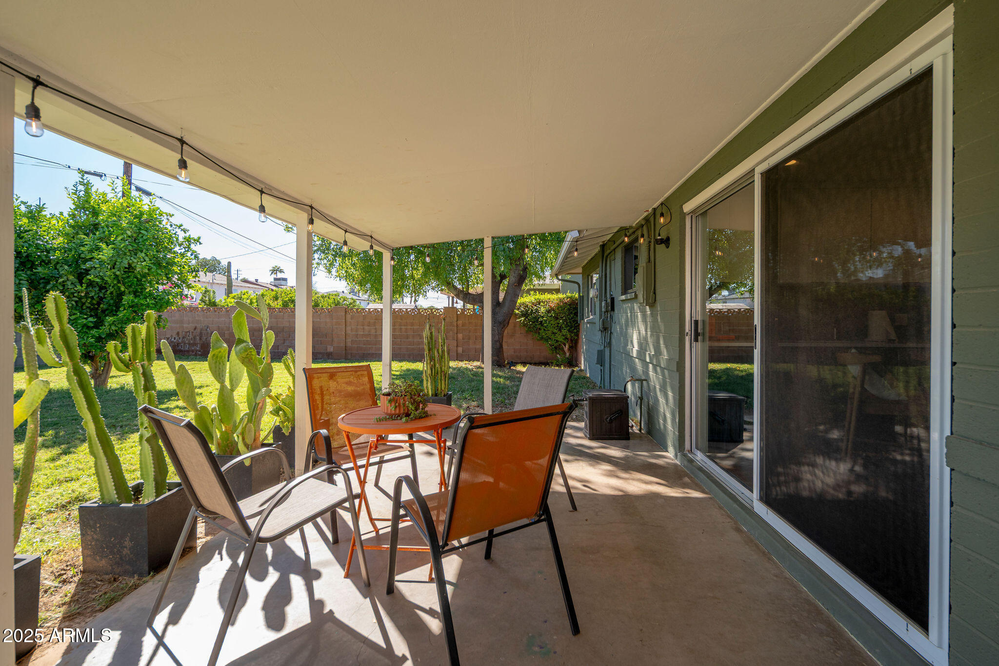 1127 E DIANA Avenue
