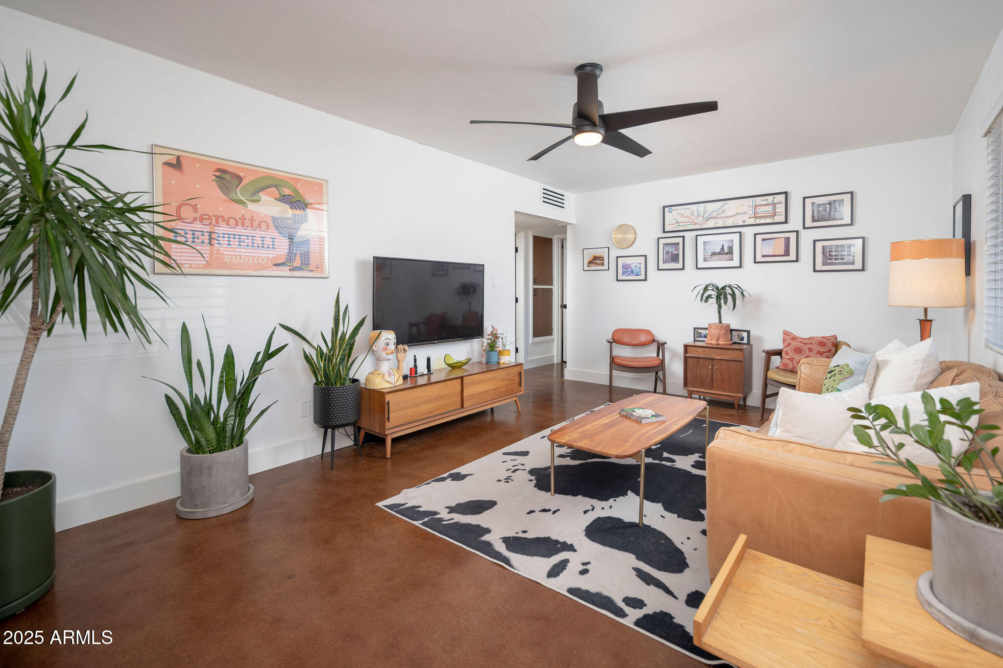 1127 E DIANA Avenue