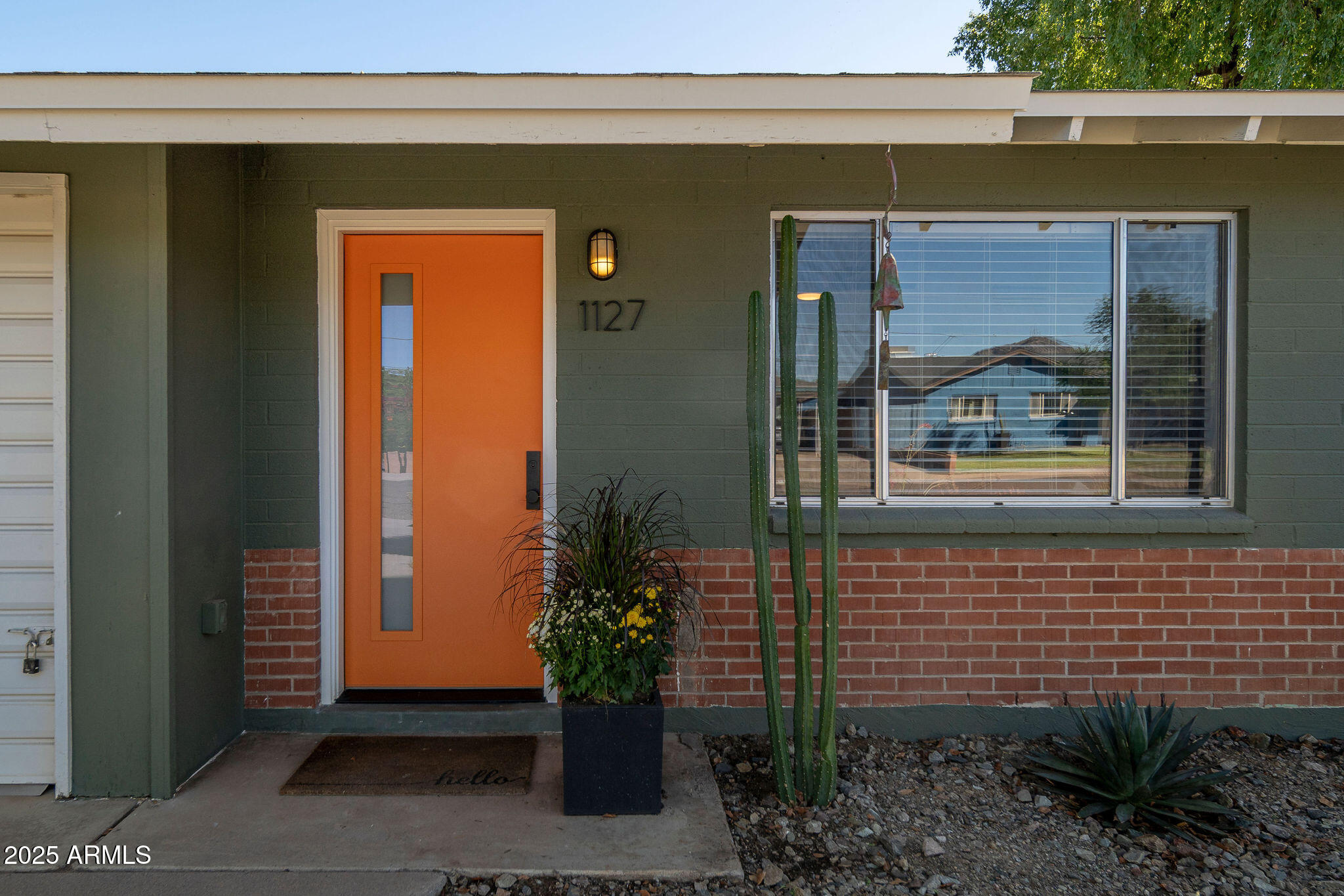 1127 E DIANA Avenue