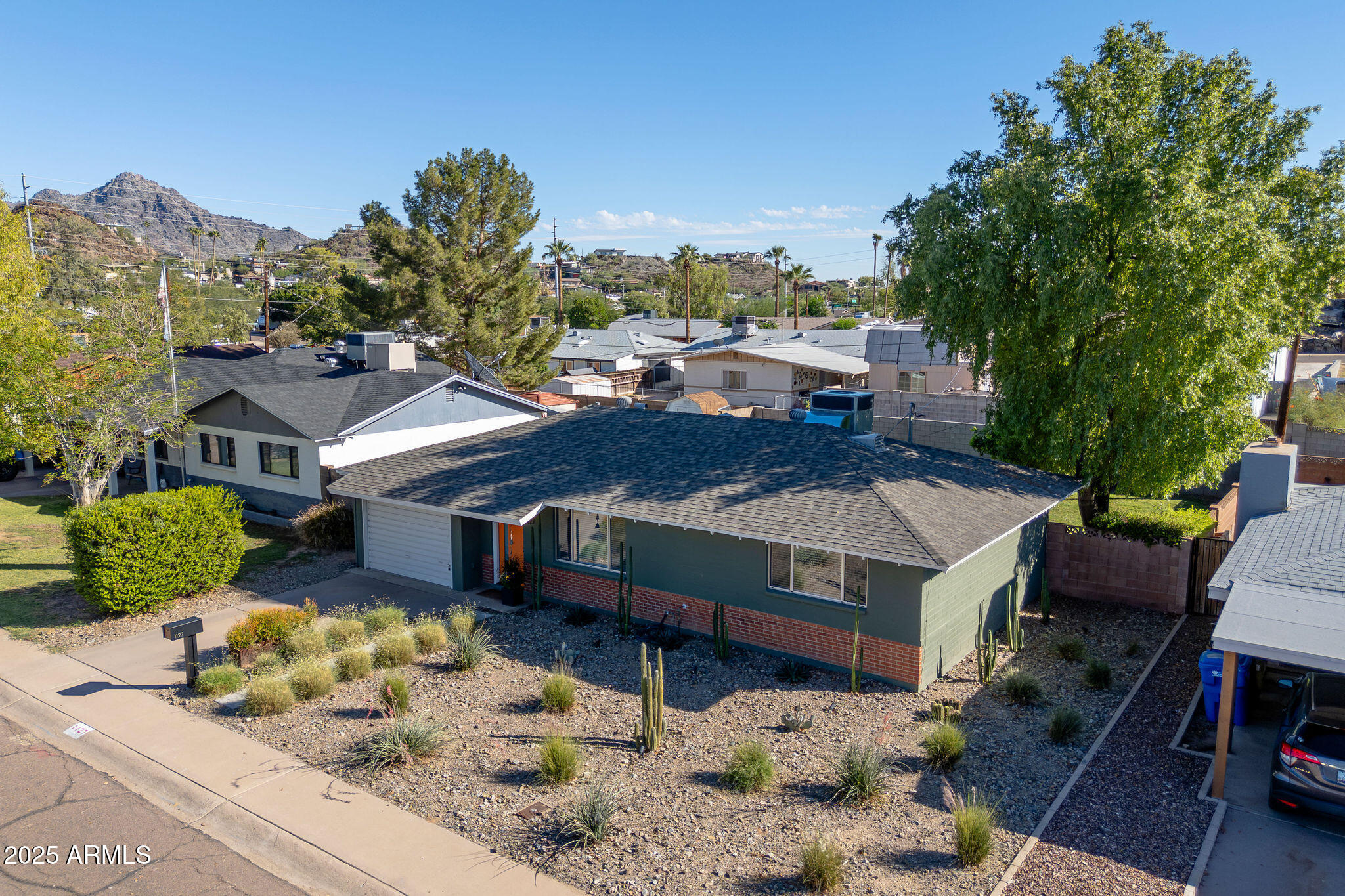 1127 E DIANA Avenue