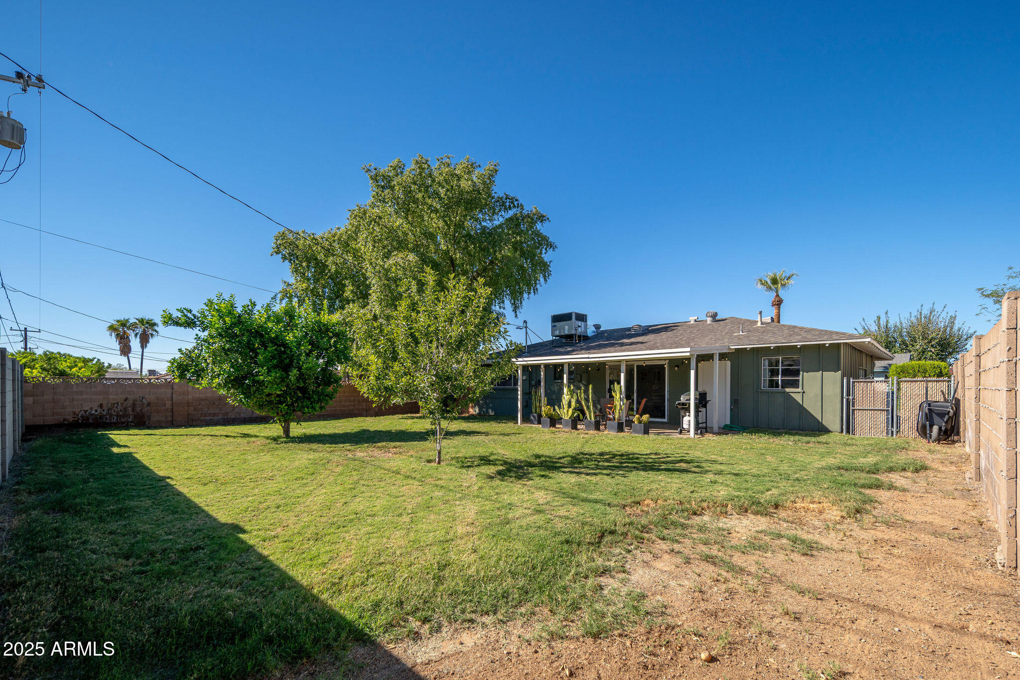 1127 E DIANA Avenue