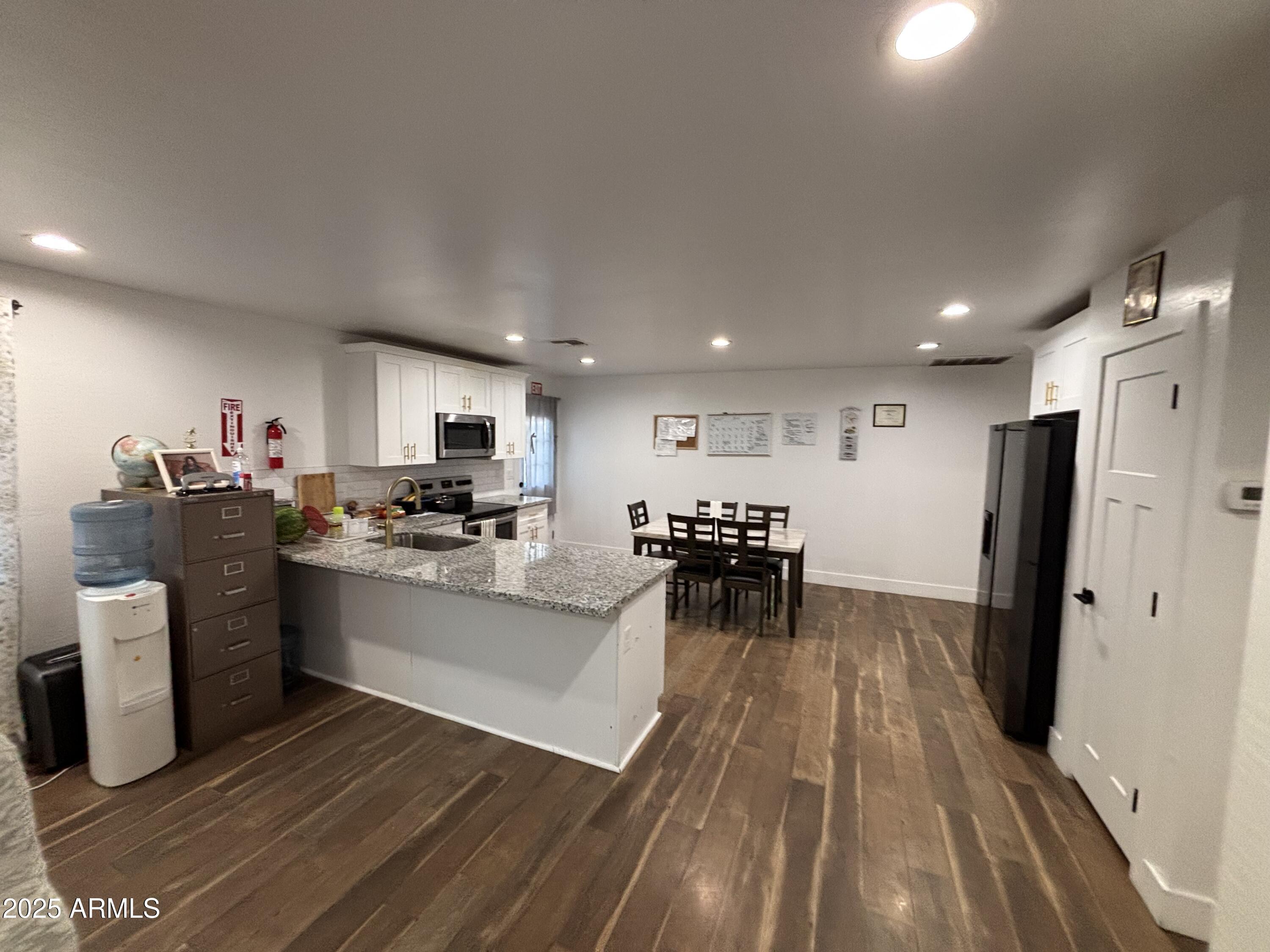 2329 W BLOCH Road