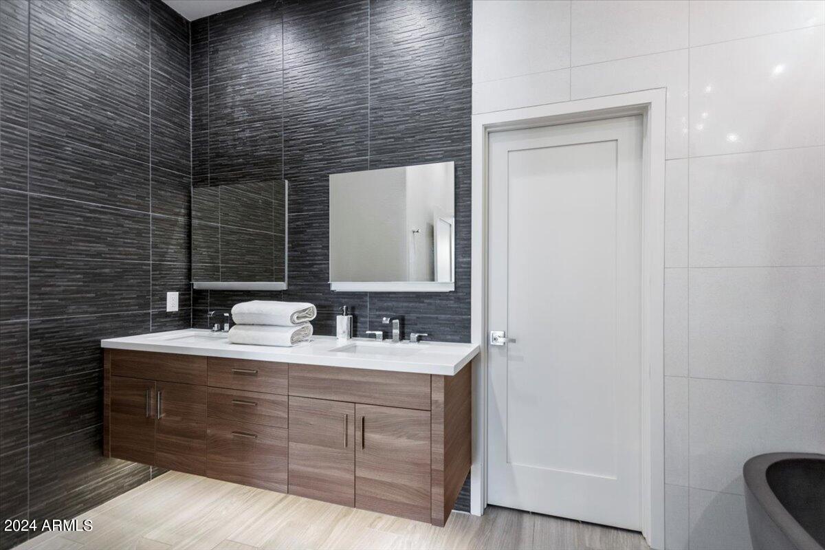 8989 N GAINEY CENTER Drive, 129, Scottsdale Unit: 129