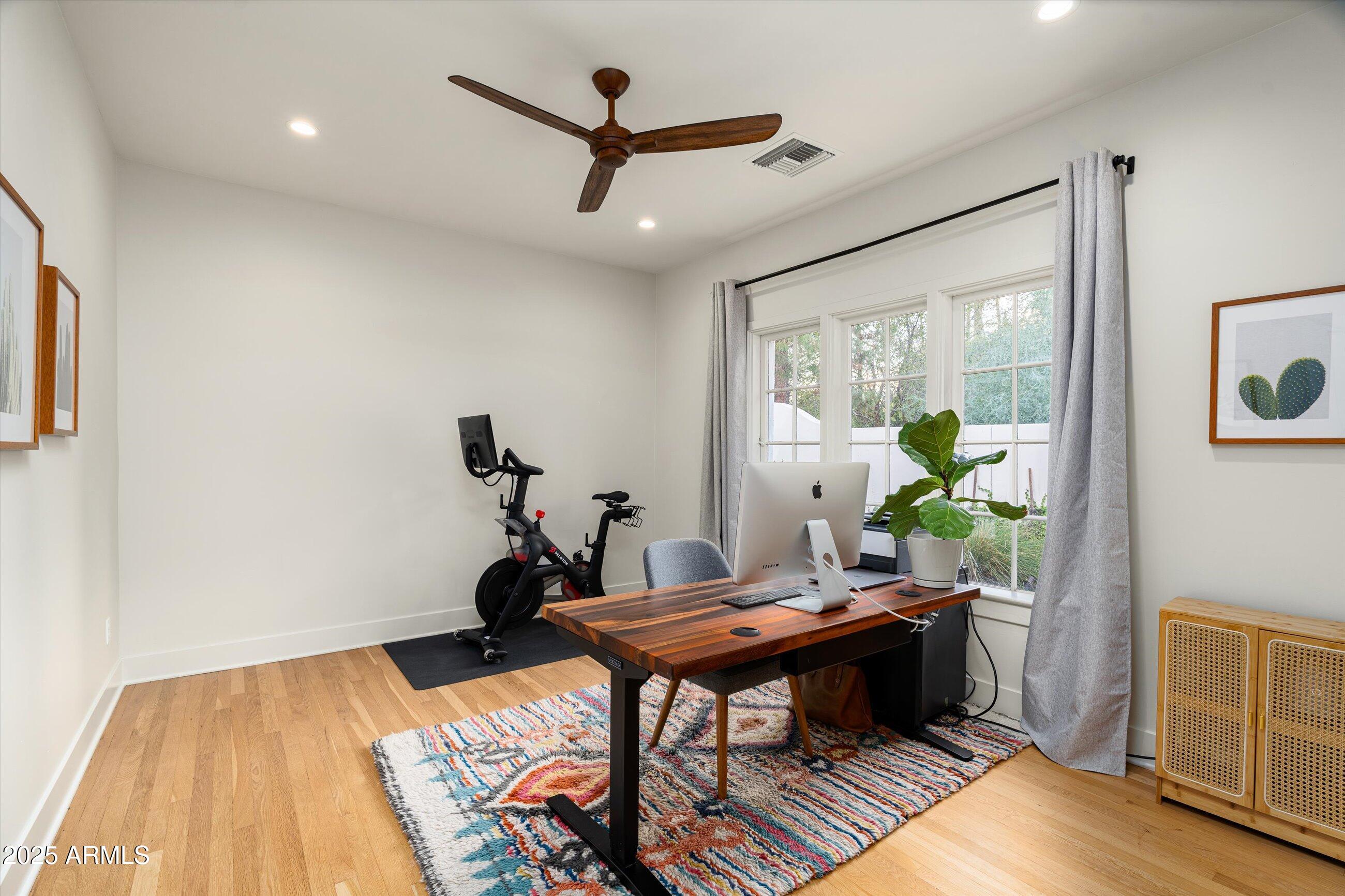 30 W PASADENA Avenue