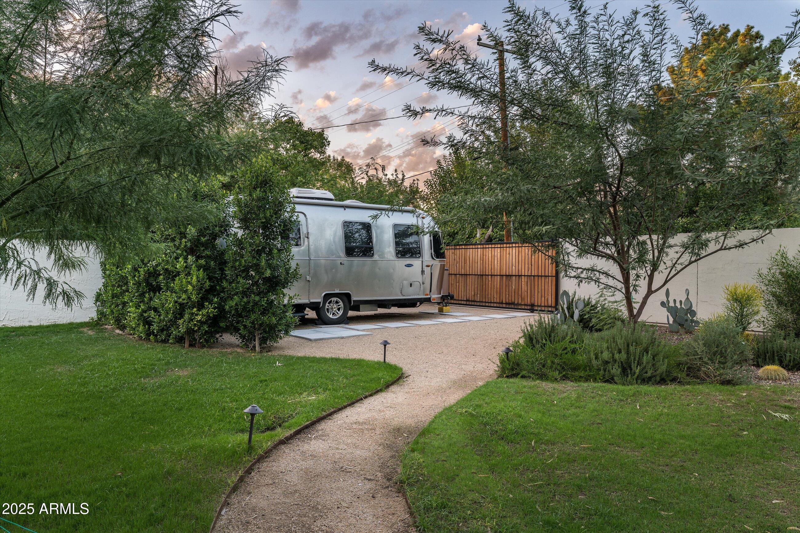 30 W PASADENA Avenue