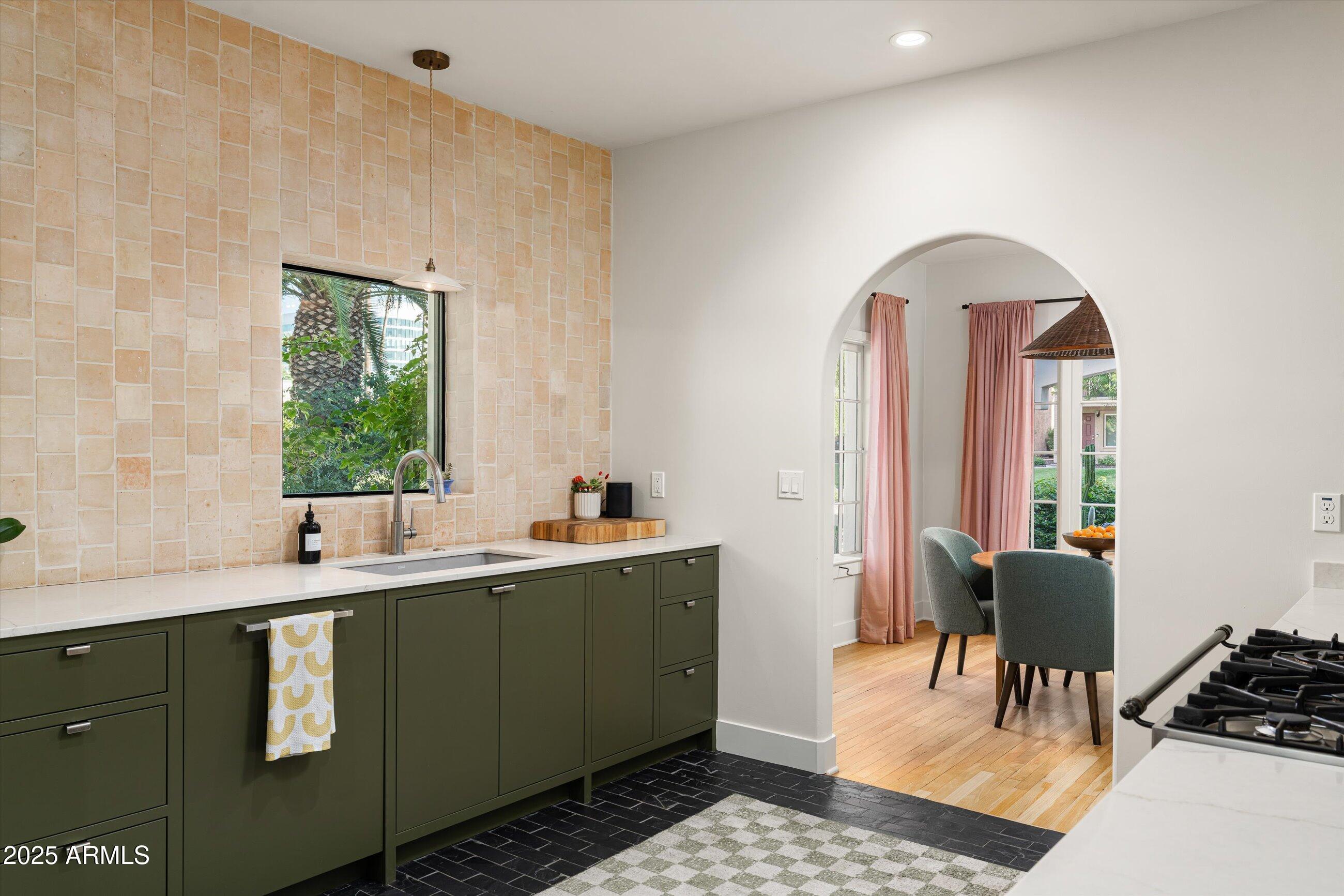 30 W PASADENA Avenue