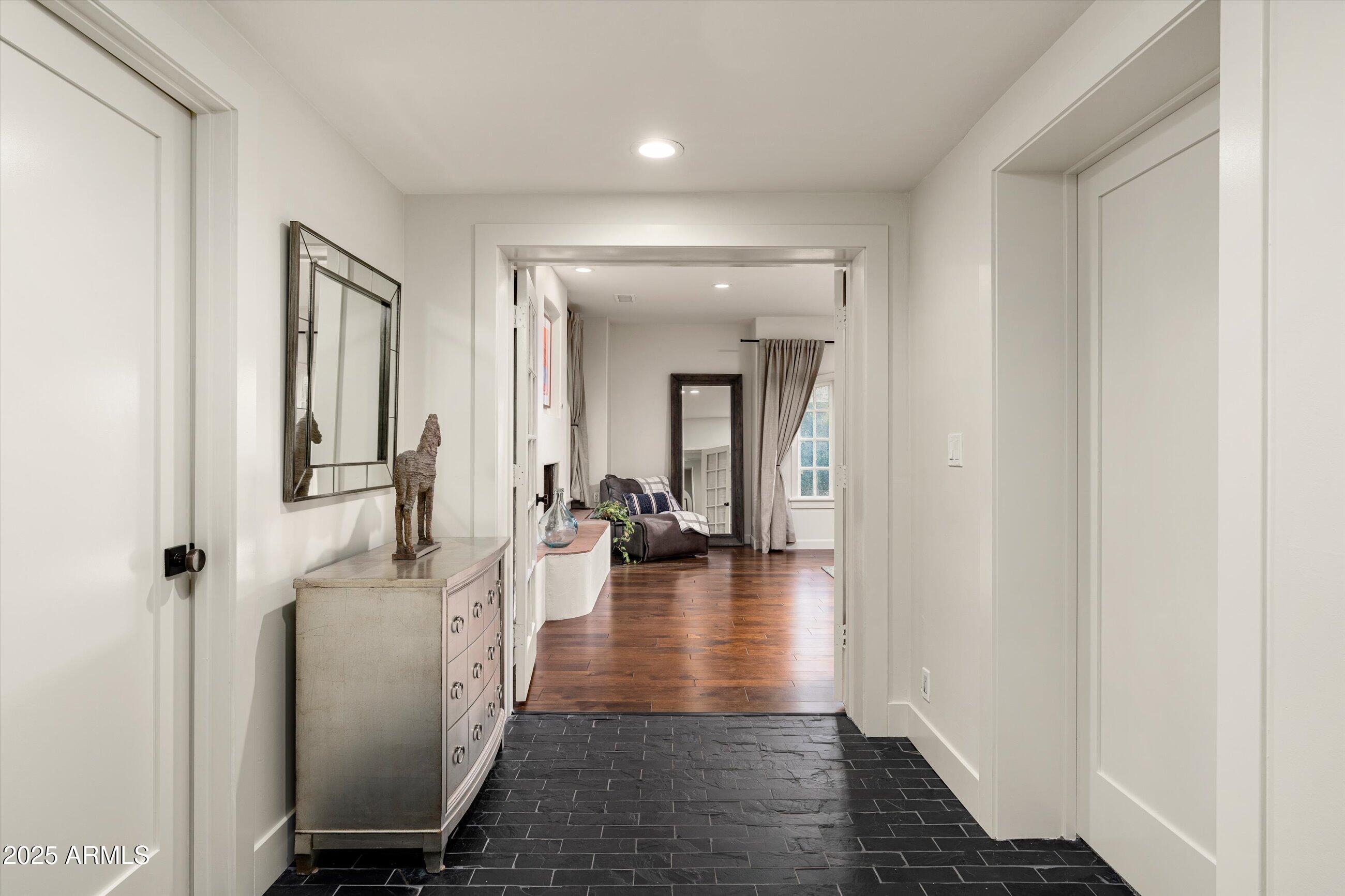 30 W PASADENA Avenue