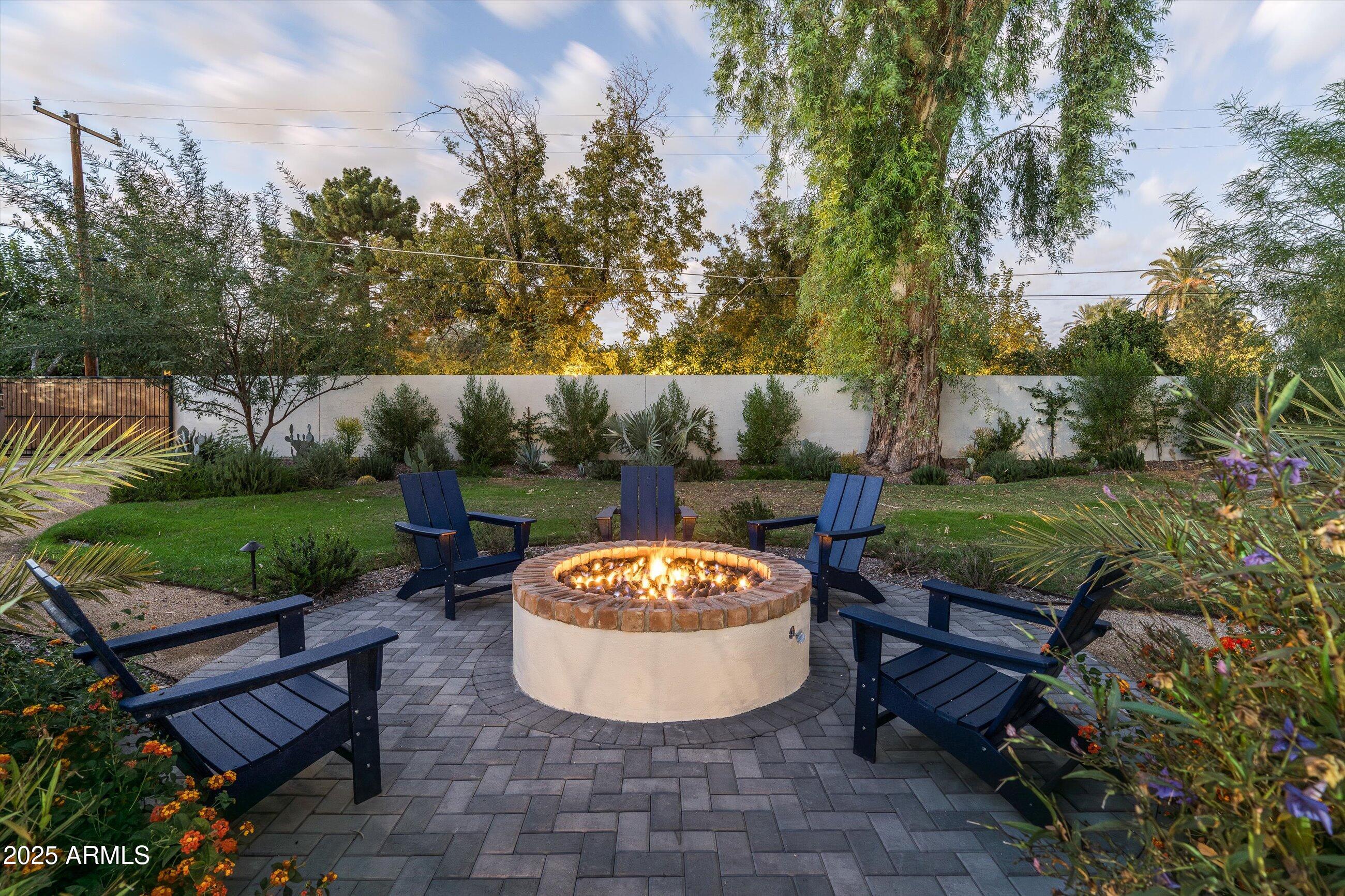 30 W PASADENA Avenue