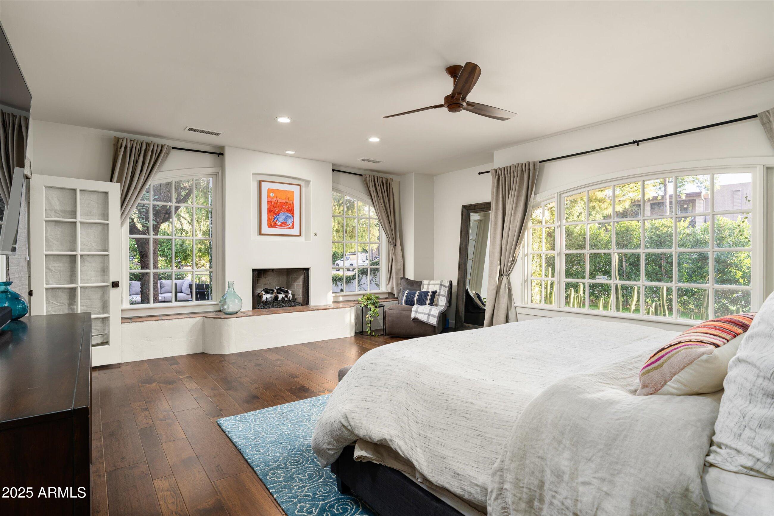 30 W PASADENA Avenue