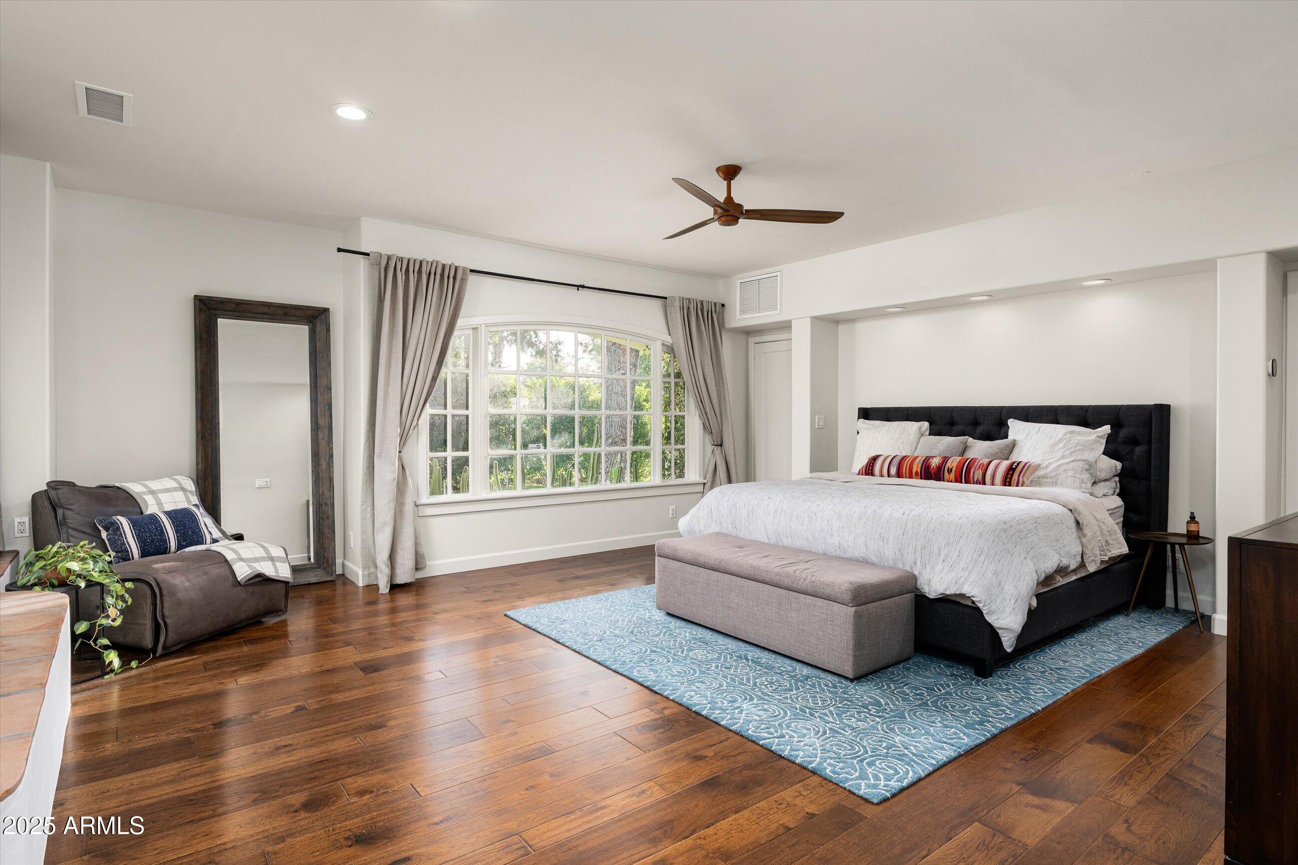 30 W PASADENA Avenue