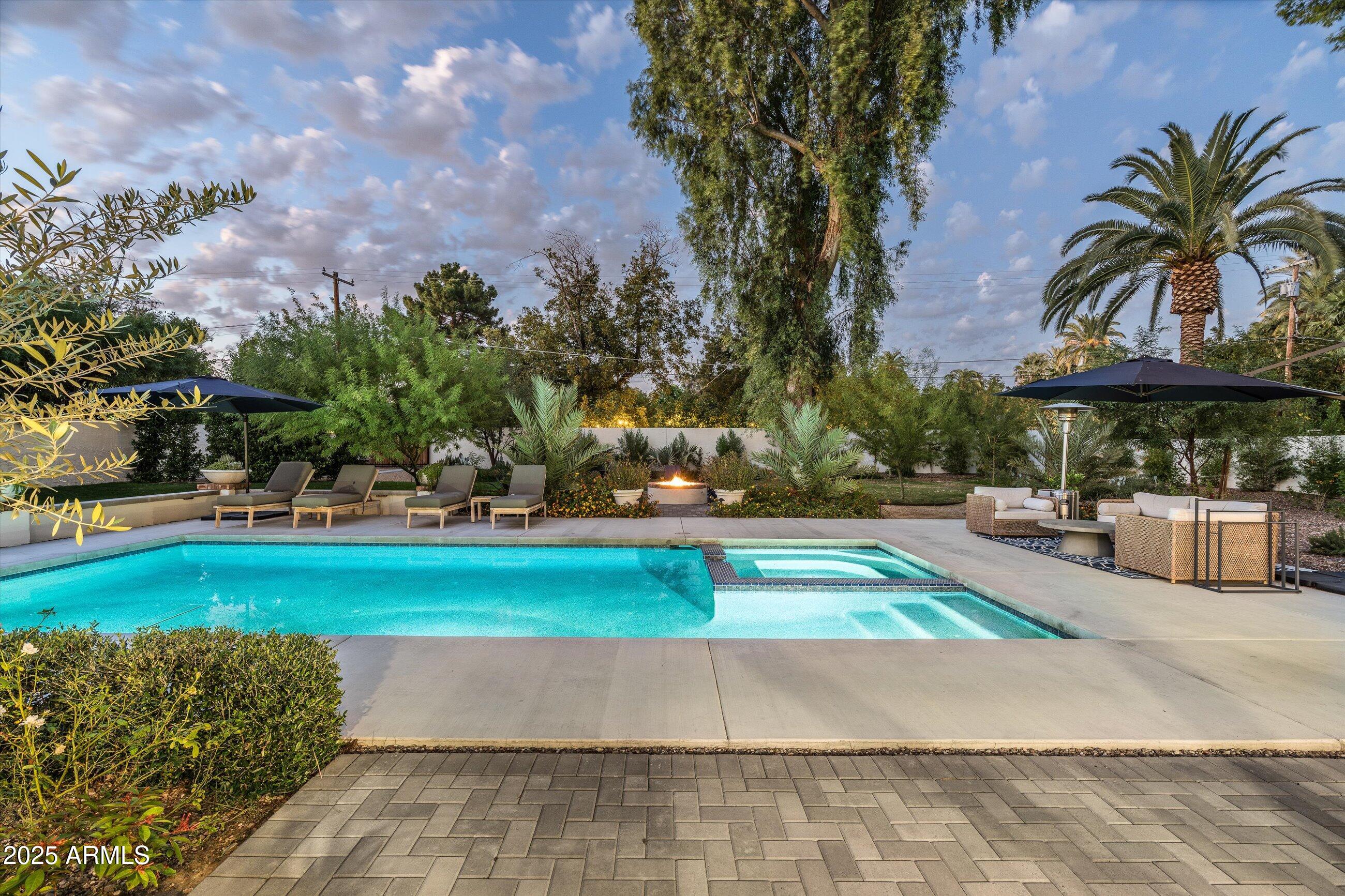 30 W PASADENA Avenue