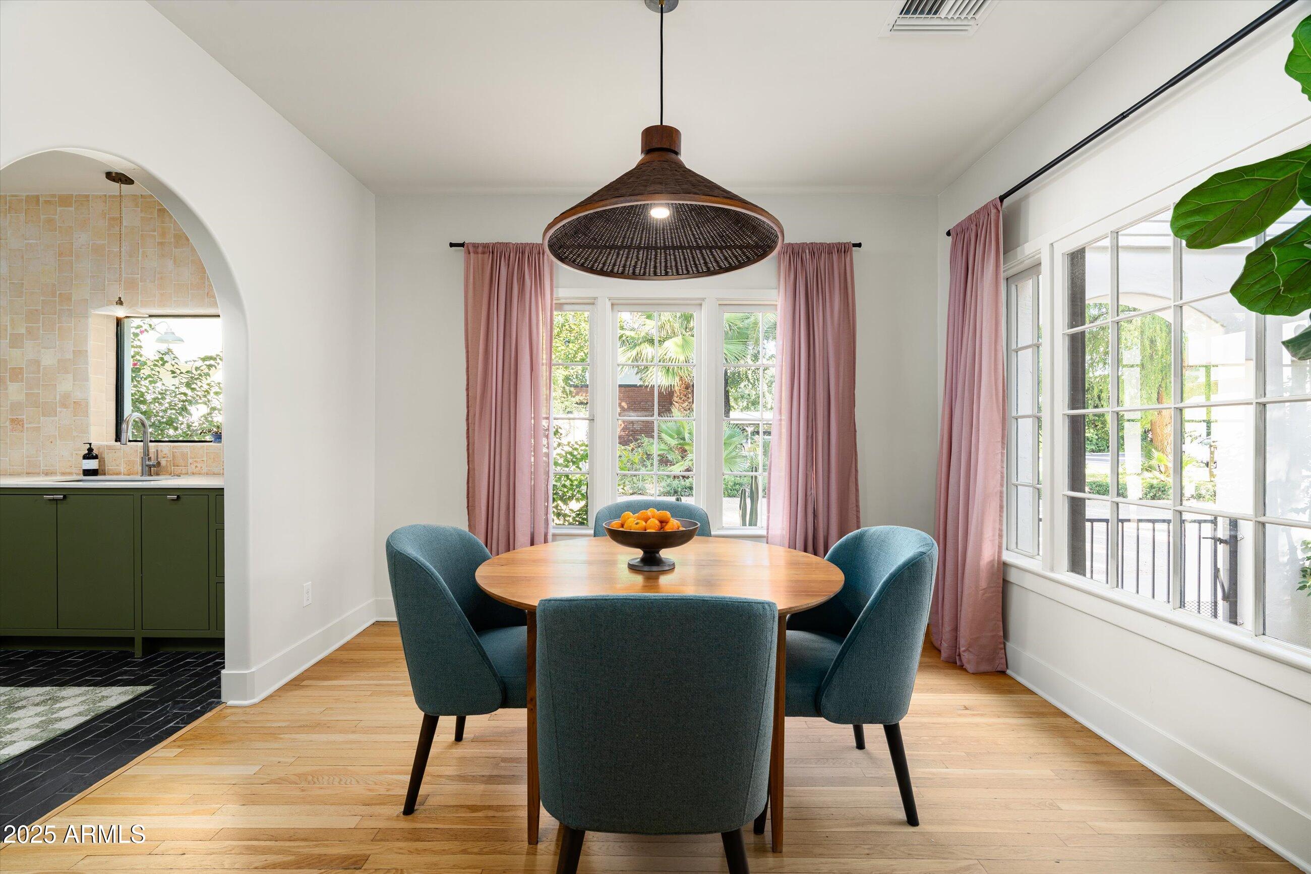 30 W PASADENA Avenue