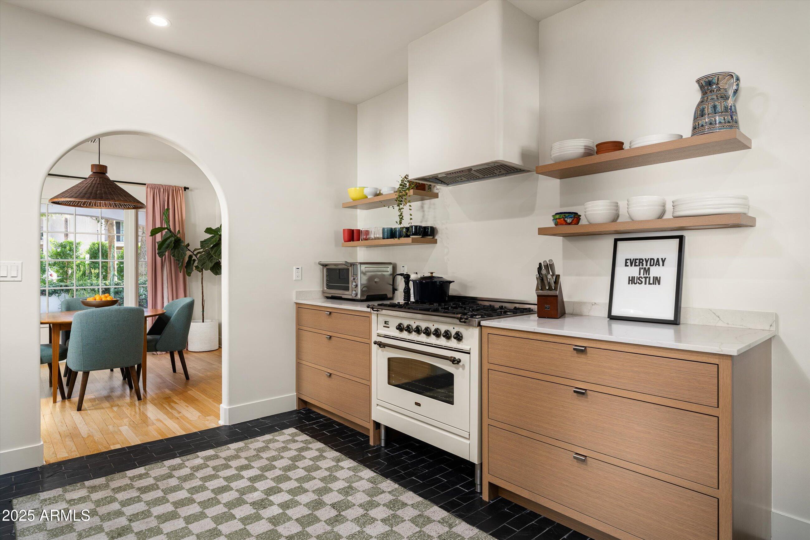 30 W PASADENA Avenue