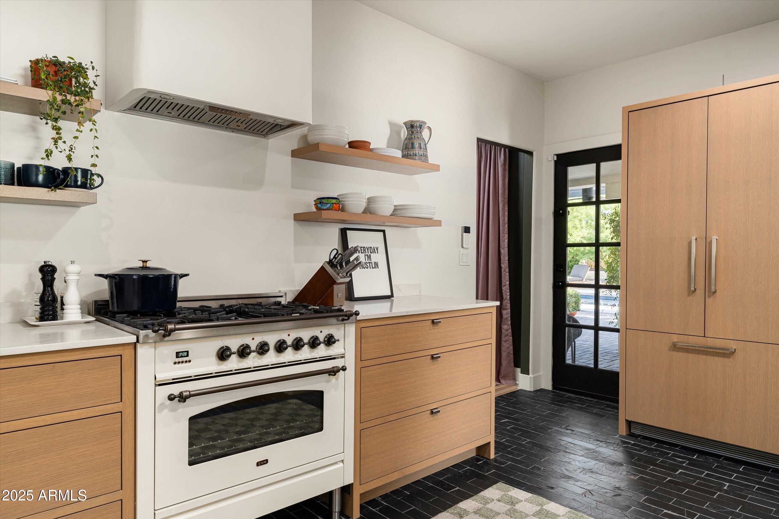 30 W PASADENA Avenue