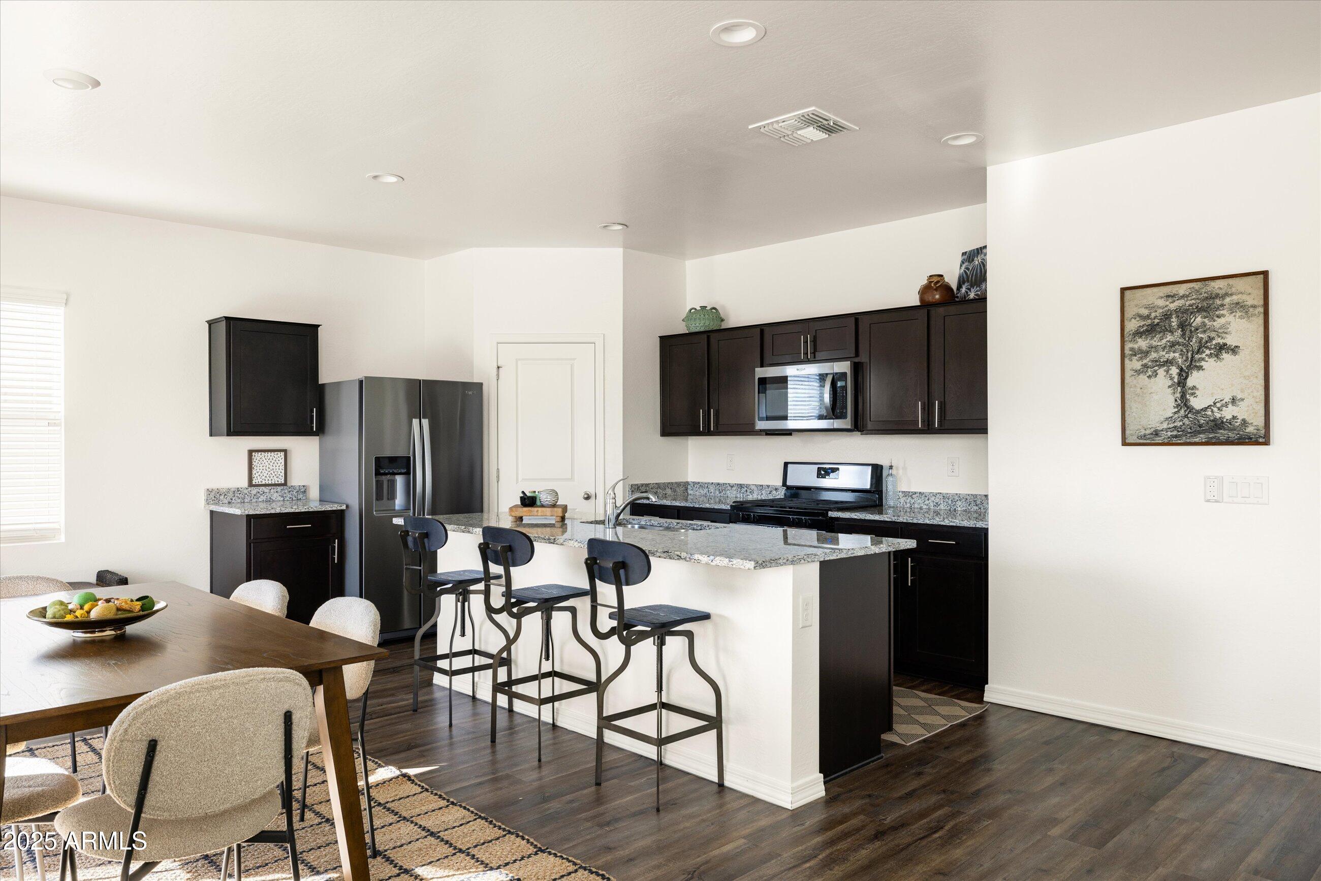 19573 W BADGETT Lane, Litchfield Park