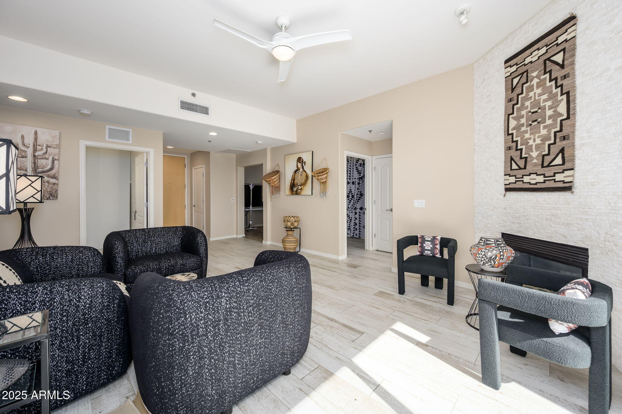 16 W ENCANTO Boulevard, 502