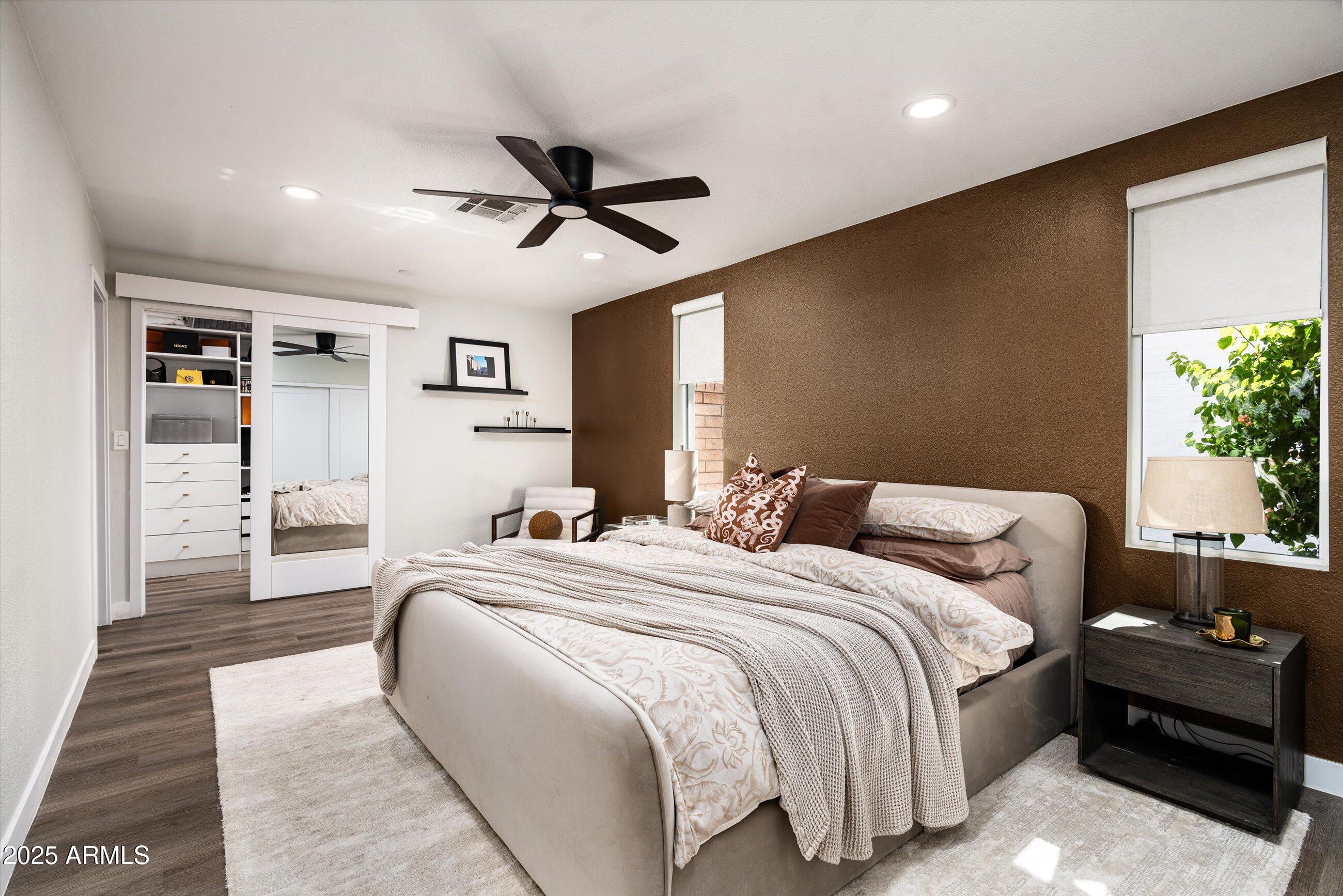 8341 E HUBBELL Street