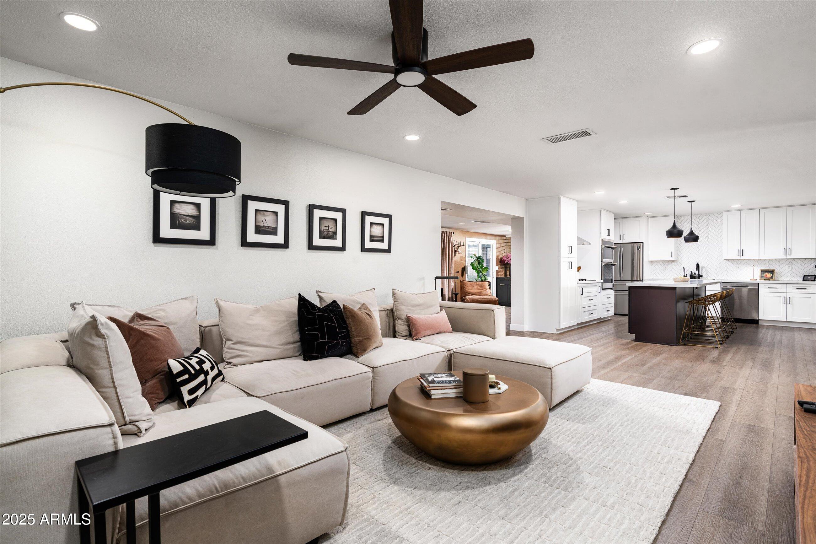 8341 E HUBBELL Street