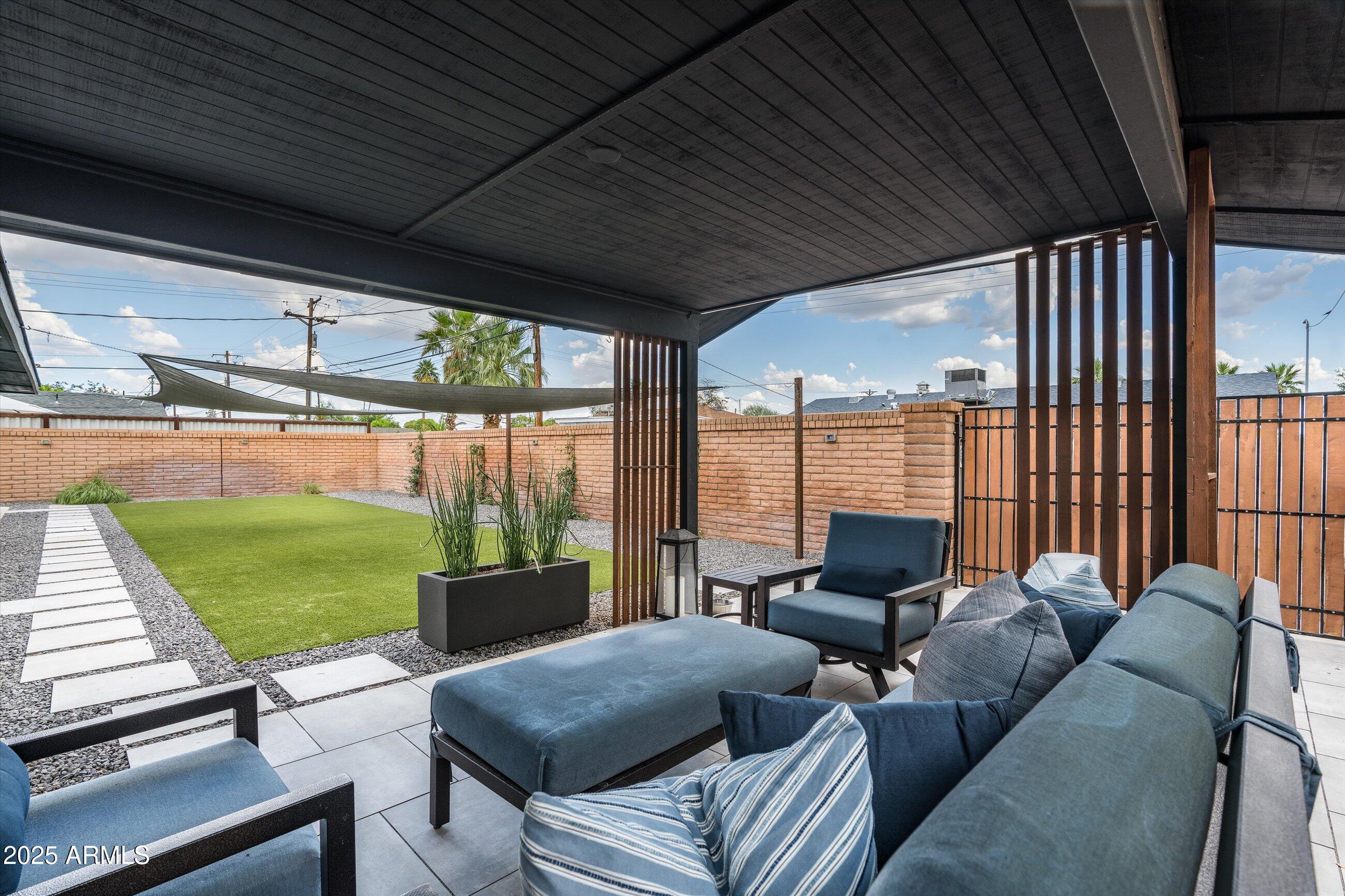 8341 E HUBBELL Street