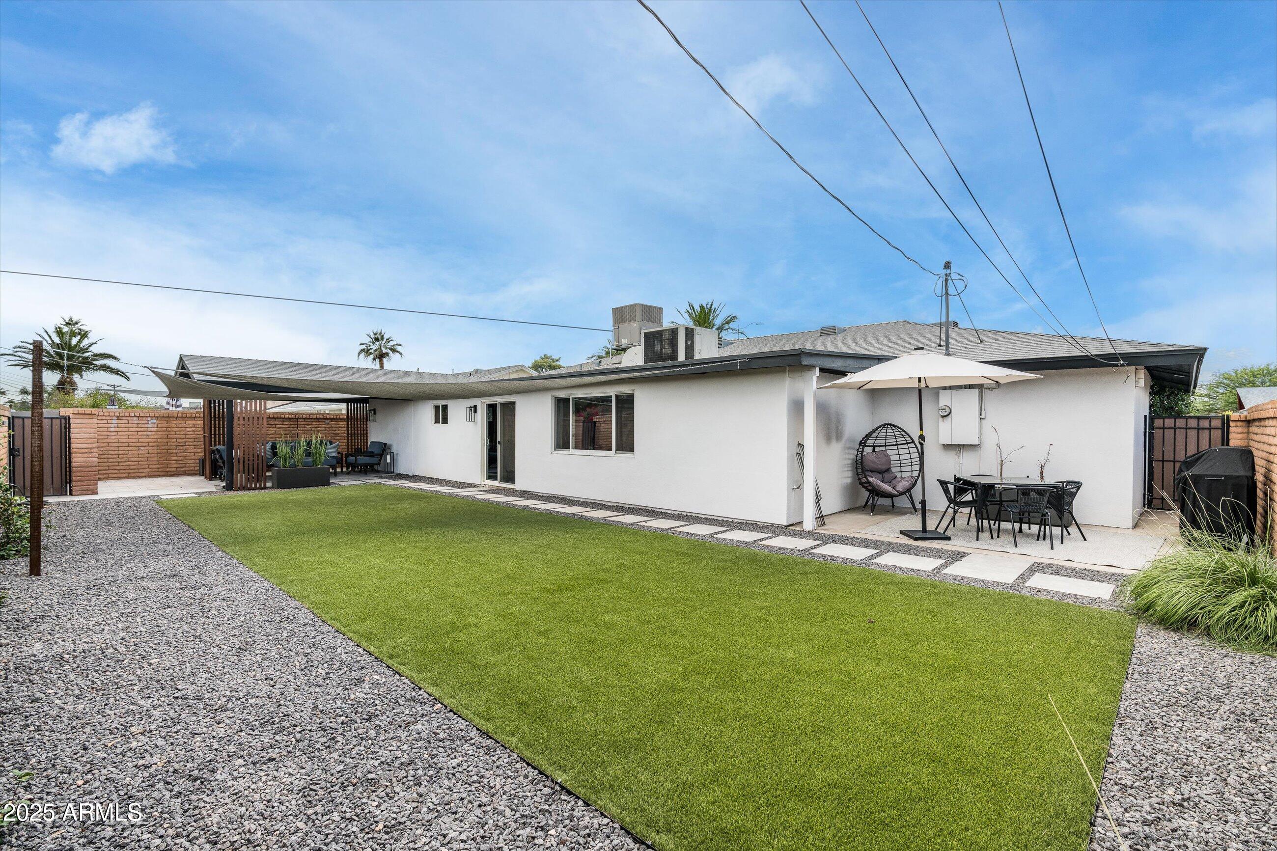 8341 E HUBBELL Street