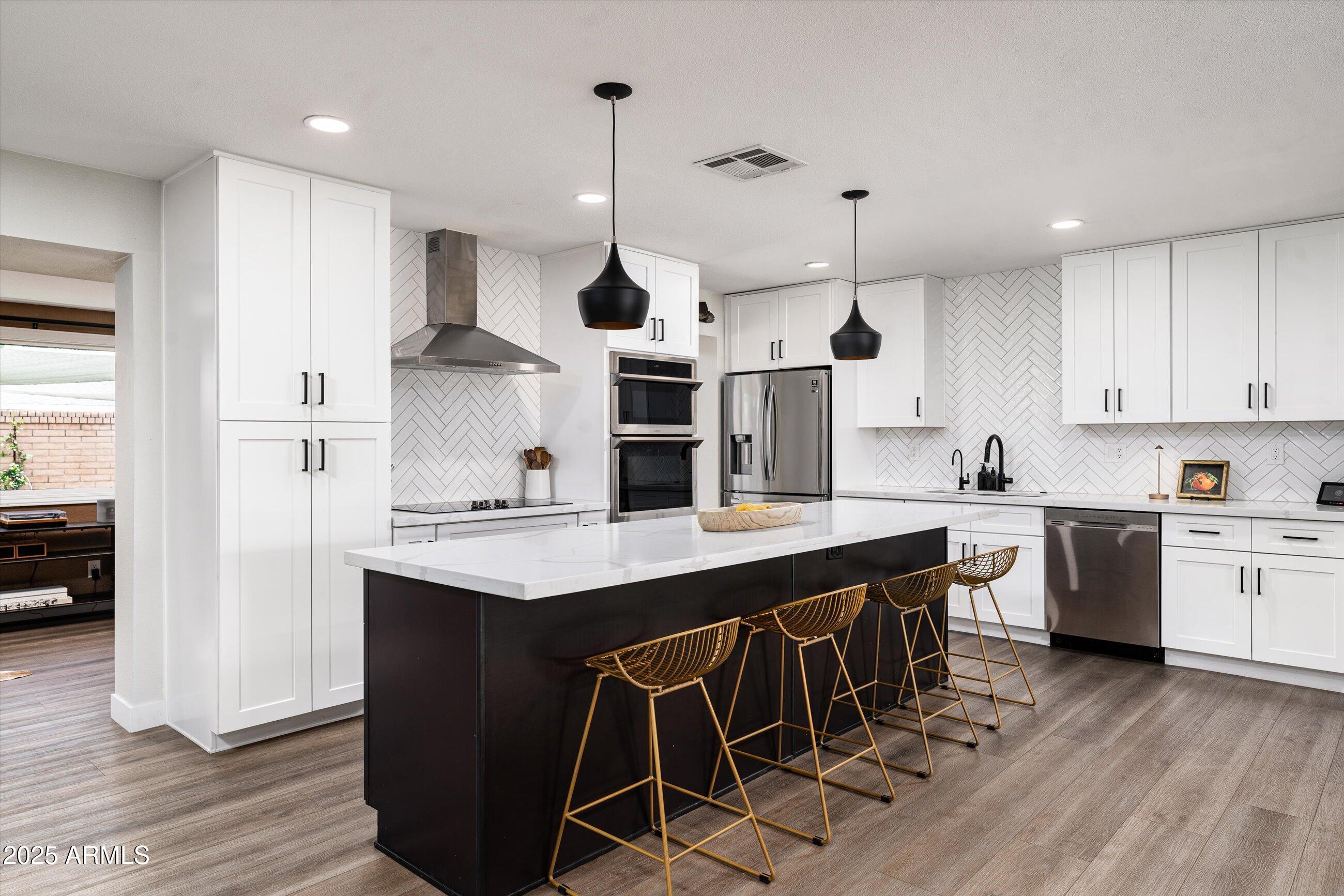 8341 E HUBBELL Street