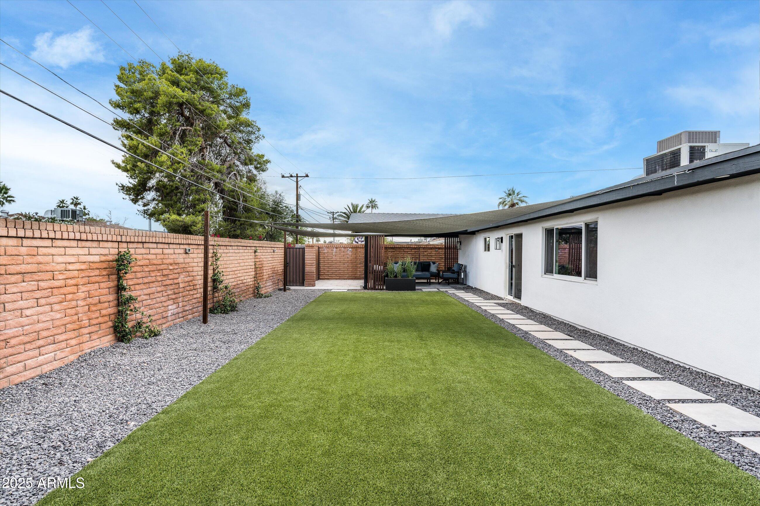 8341 E HUBBELL Street