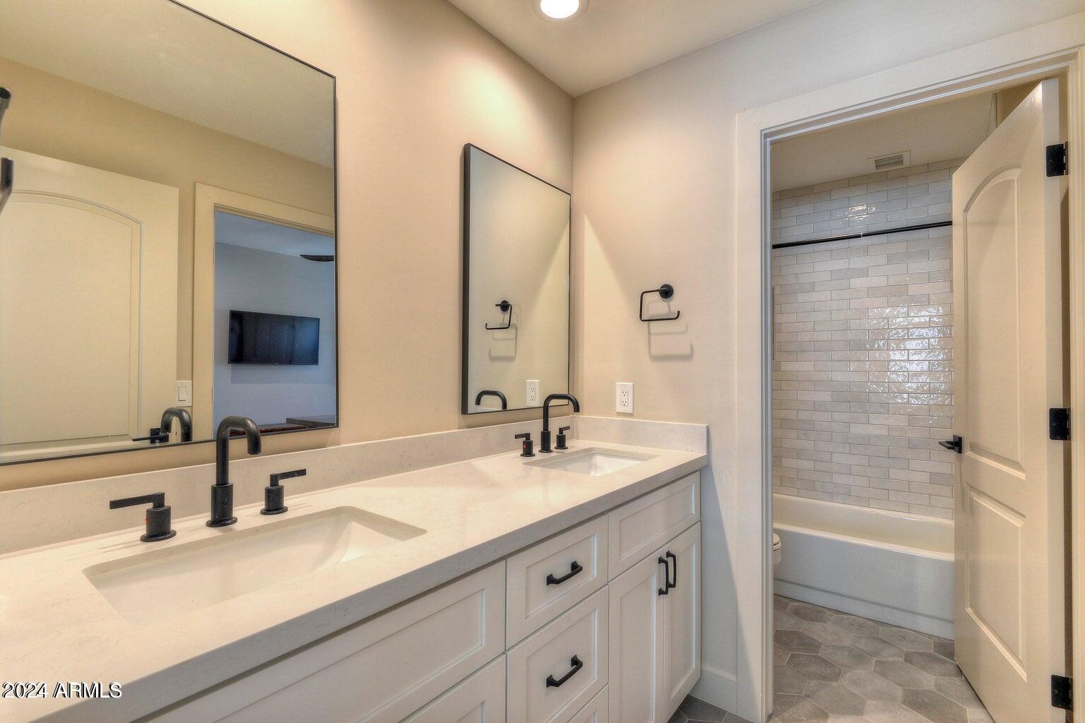 6711 E CAMELBACK Road, 41