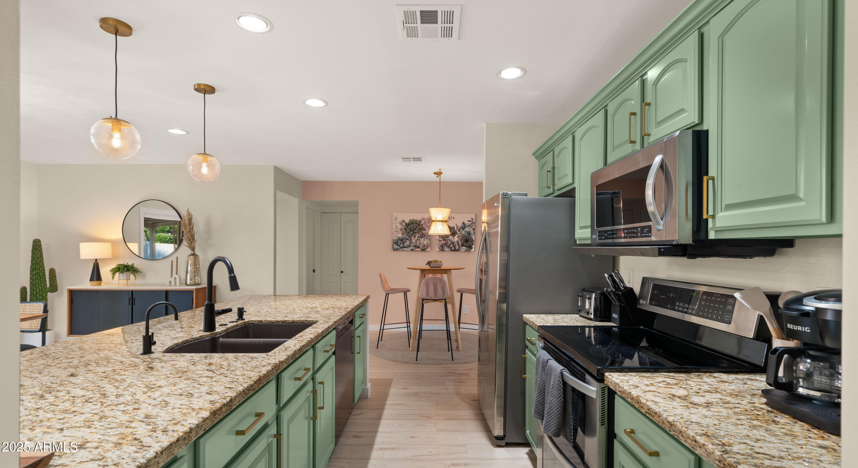 8701 E COLUMBUS Avenue