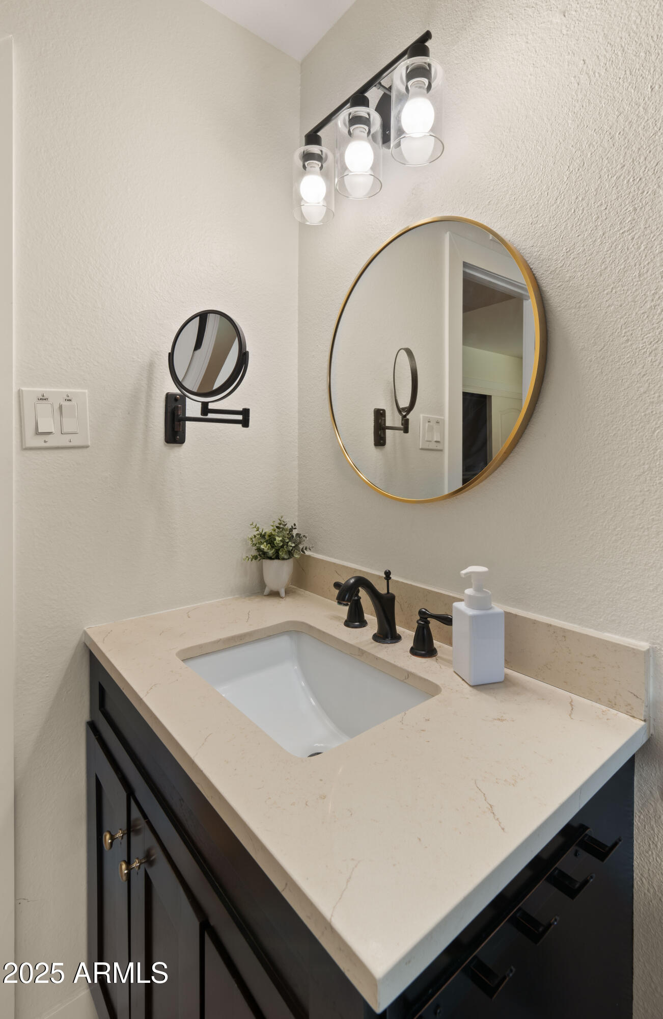 8701 E COLUMBUS Avenue