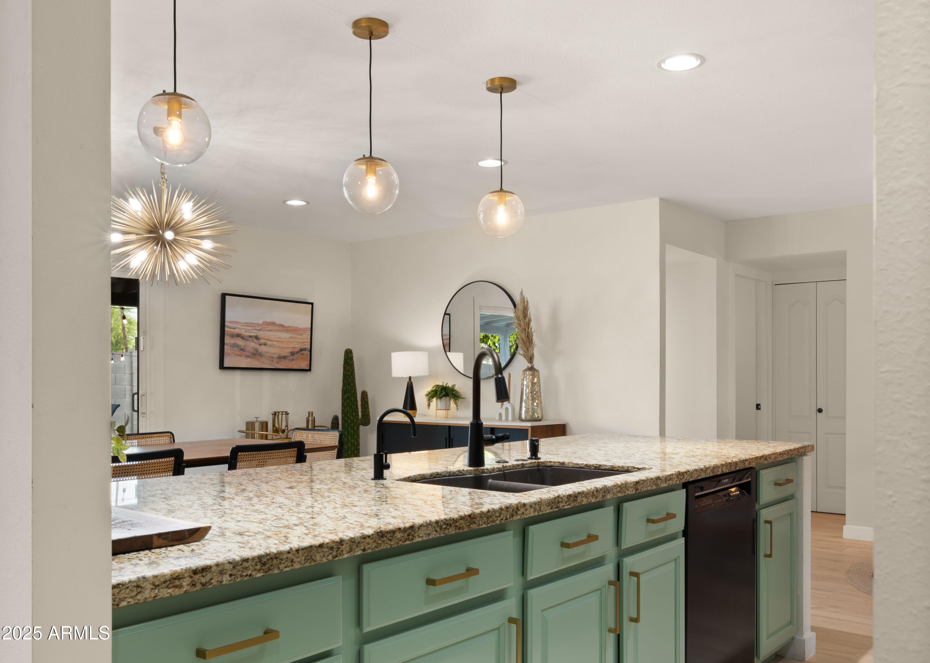 8701 E COLUMBUS Avenue