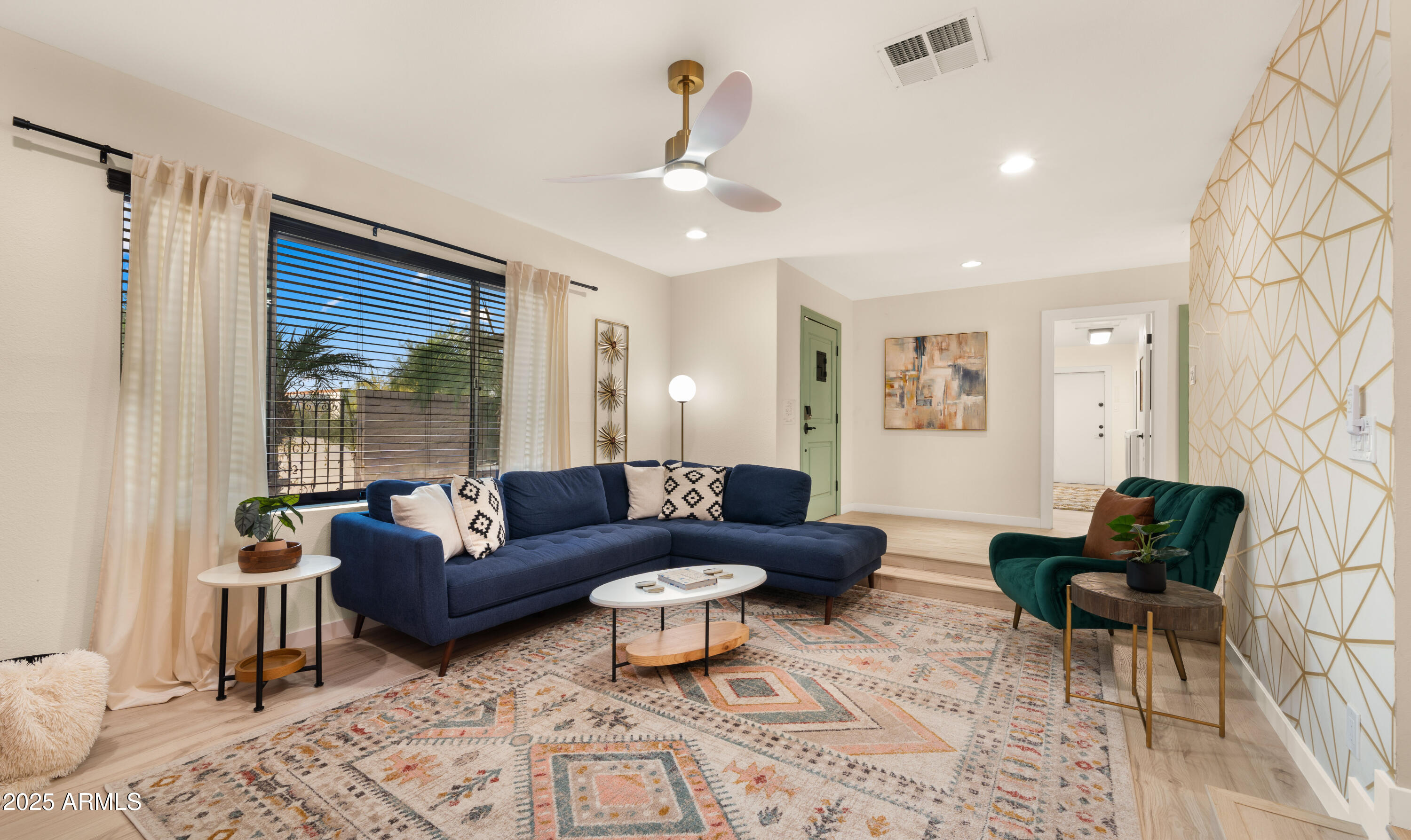 8701 E COLUMBUS Avenue