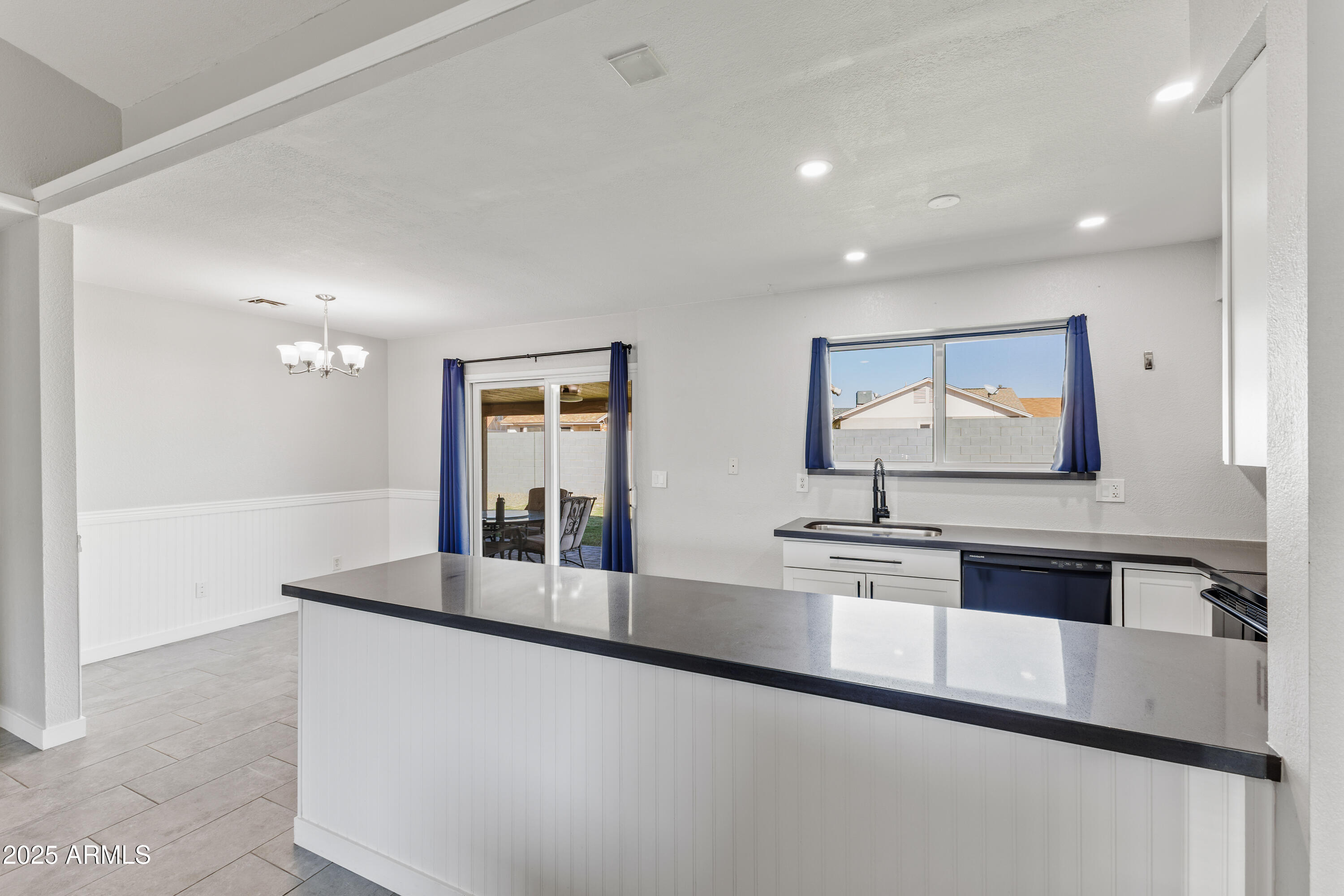 6102 E FAIRFIELD Street