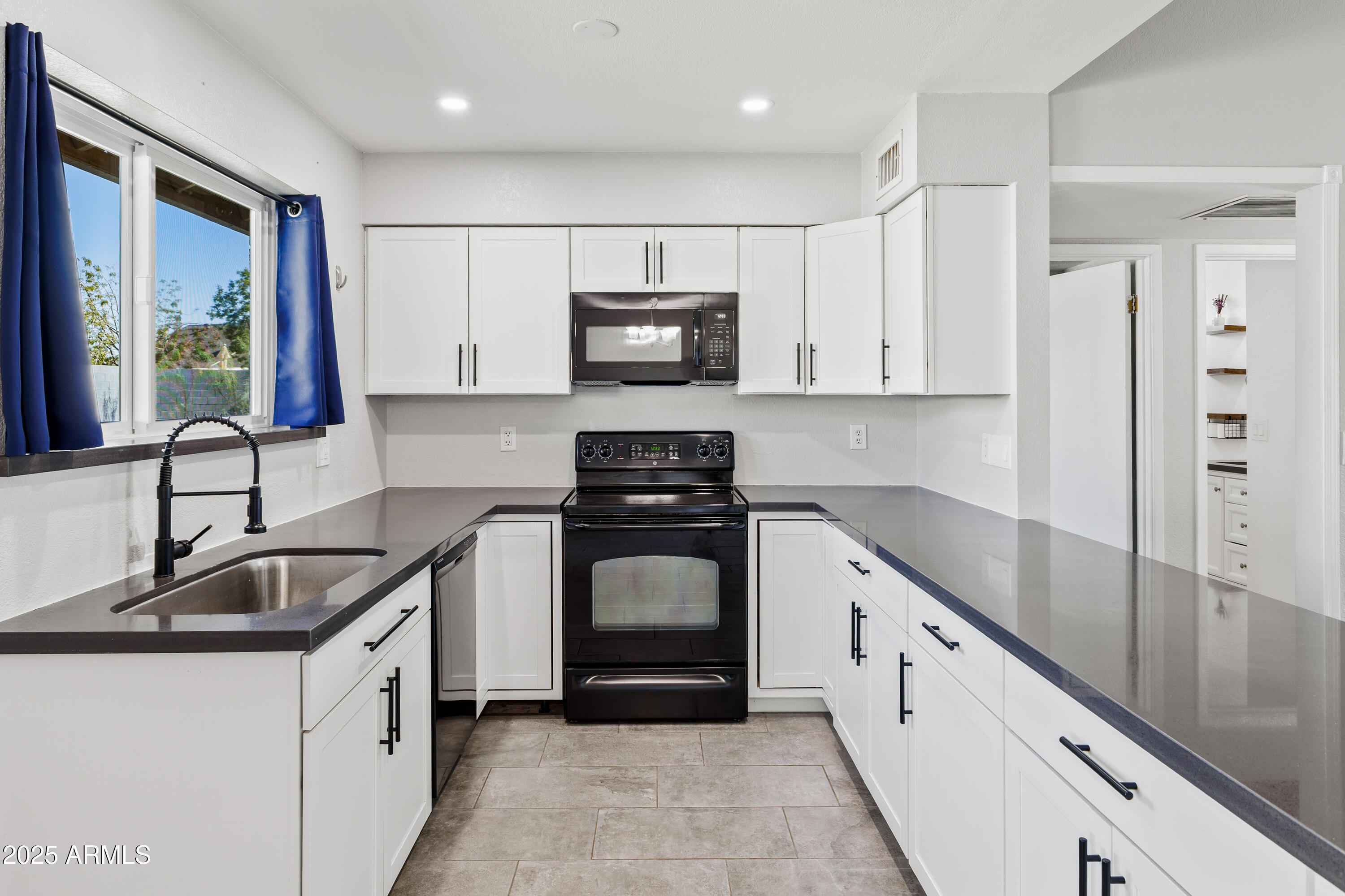 6102 E FAIRFIELD Street