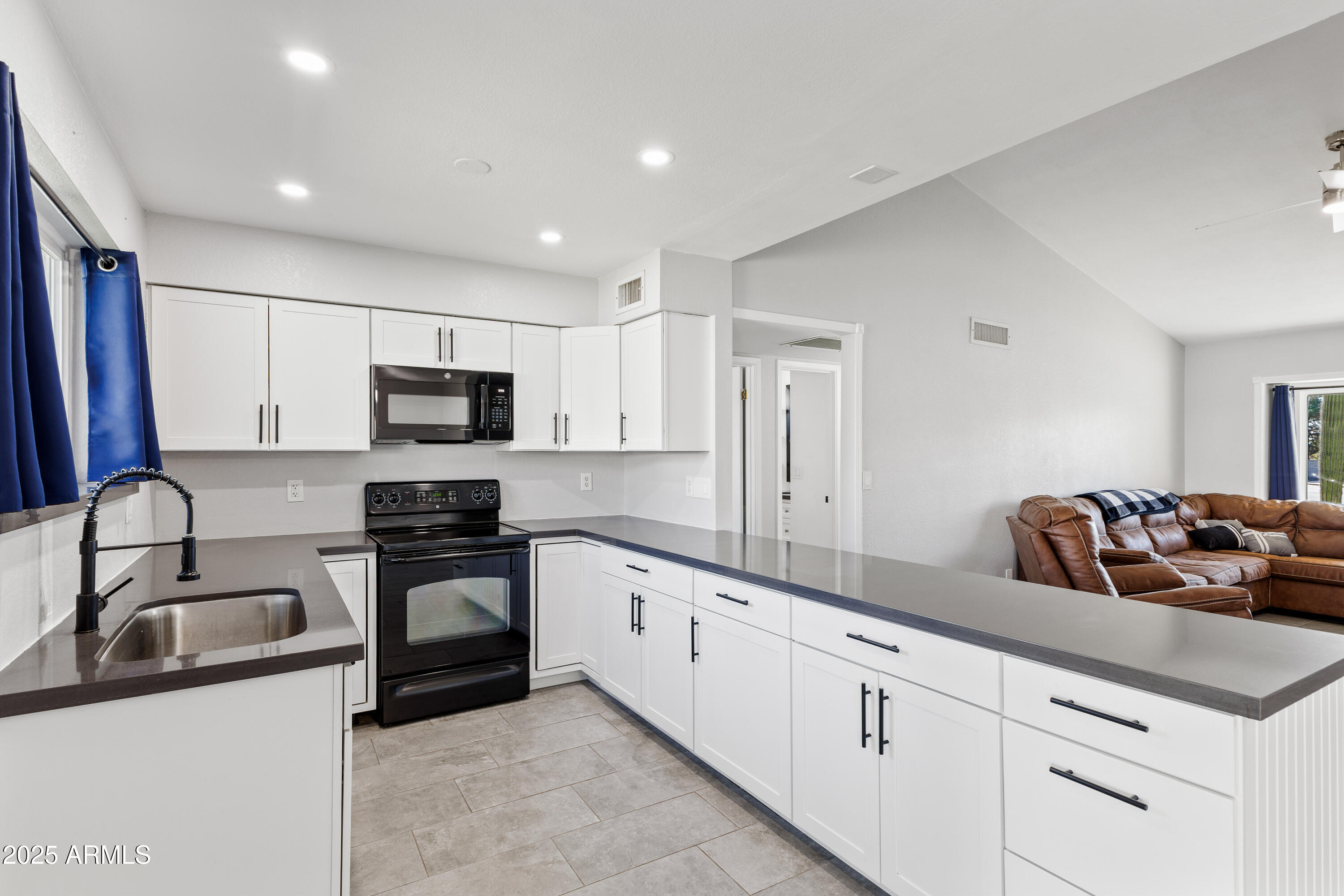 6102 E FAIRFIELD Street