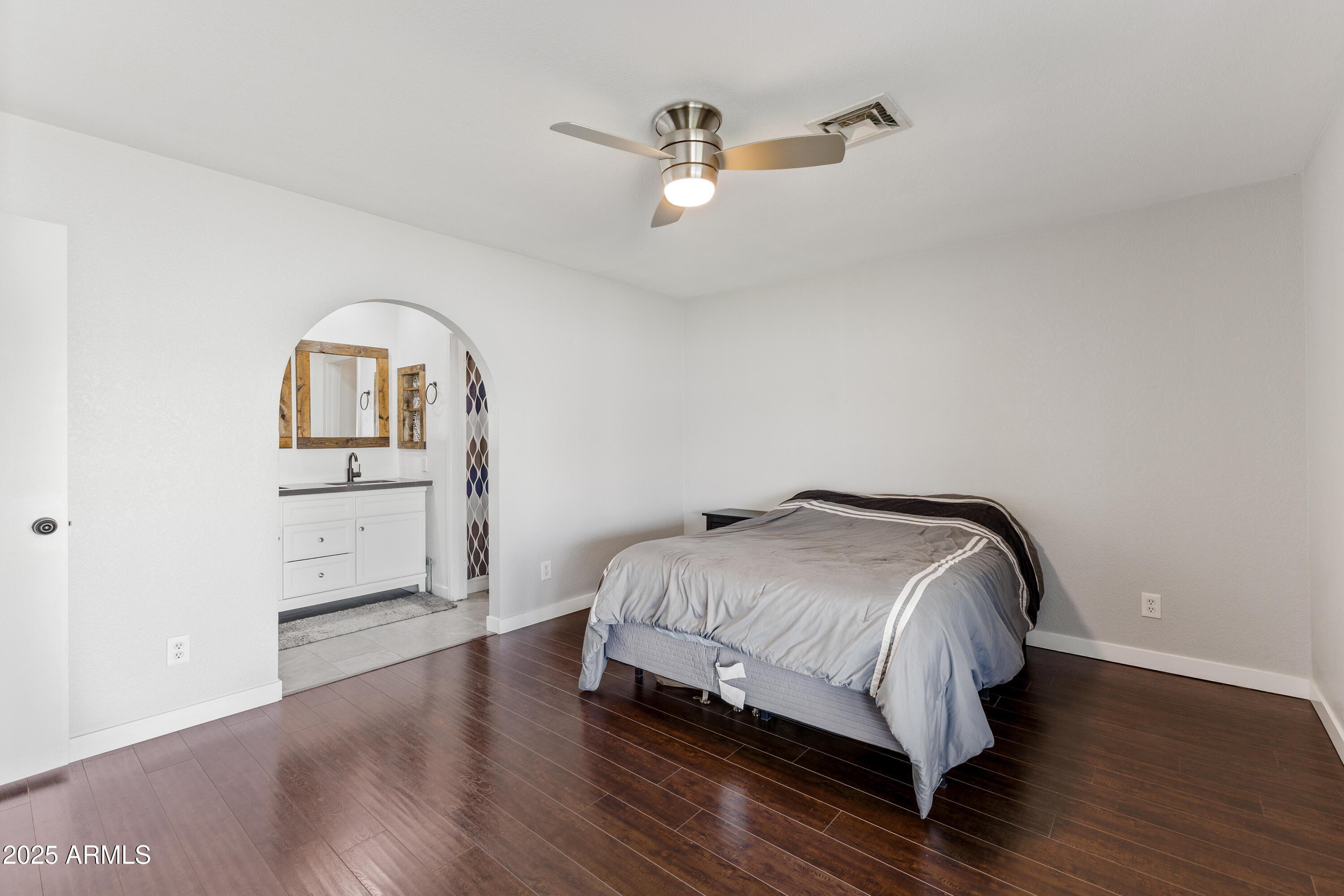 6102 E FAIRFIELD Street