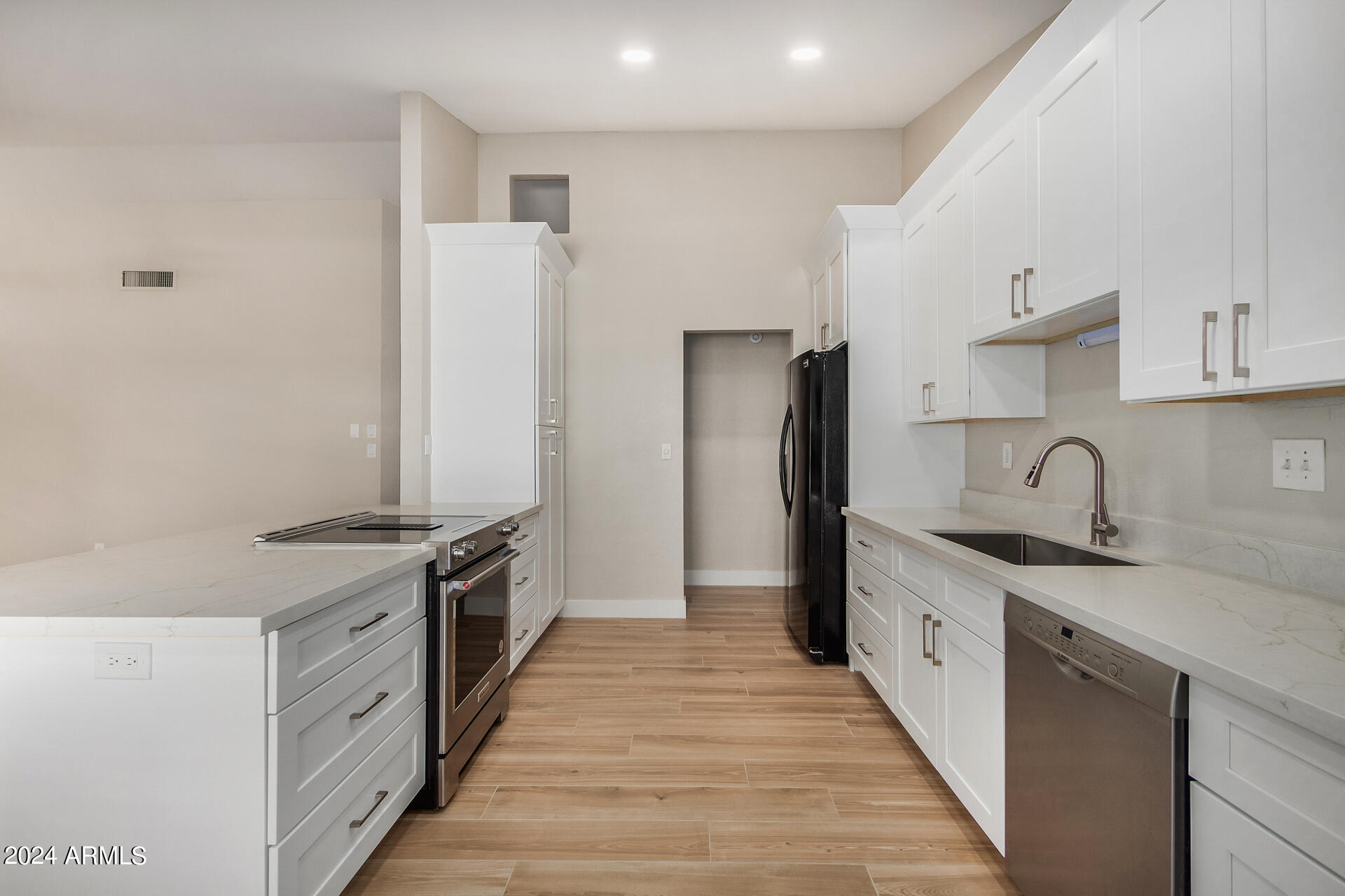 3128 E CHARLESTON Avenue