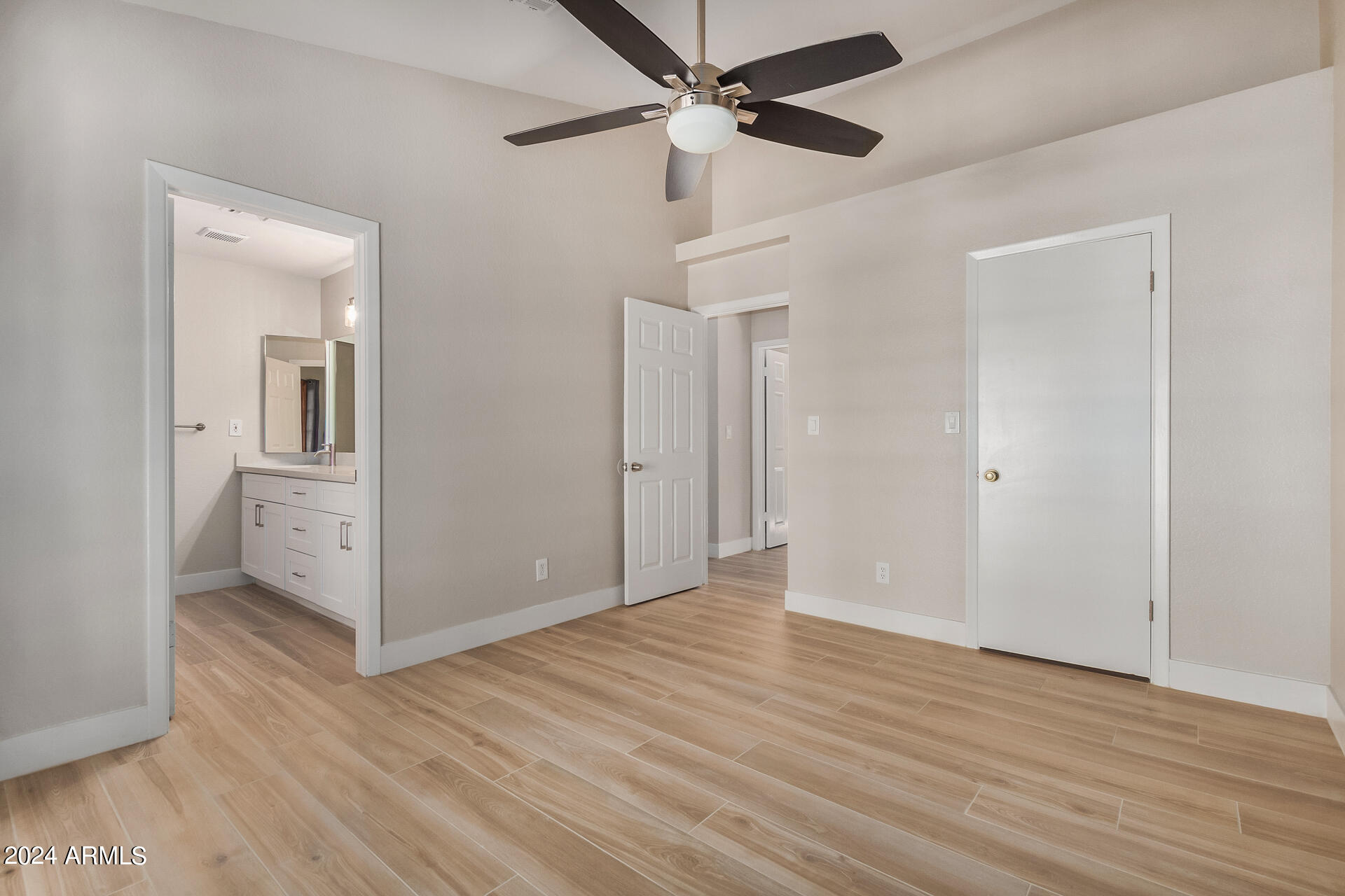 3128 E CHARLESTON Avenue