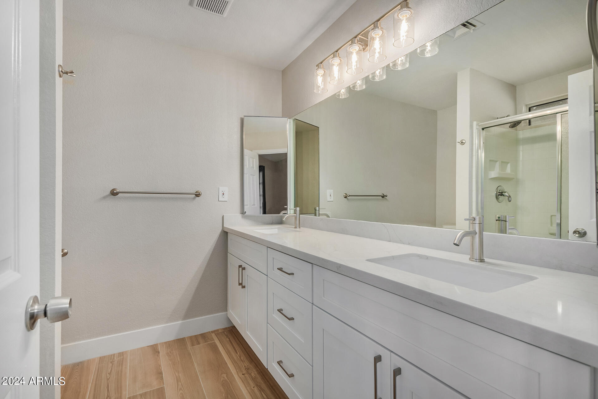 3128 E CHARLESTON Avenue