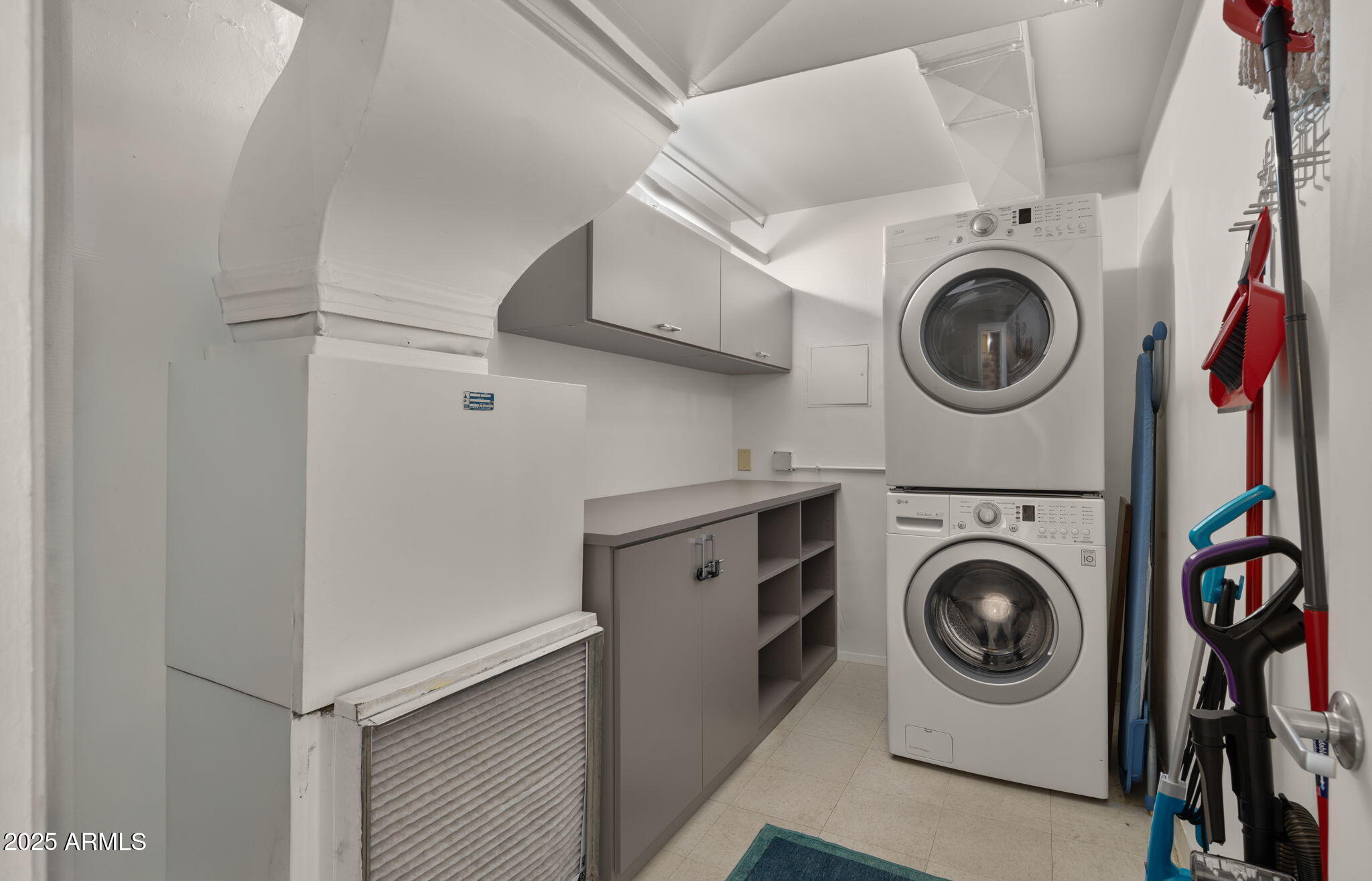 6502 N CENTRAL Avenue, B304