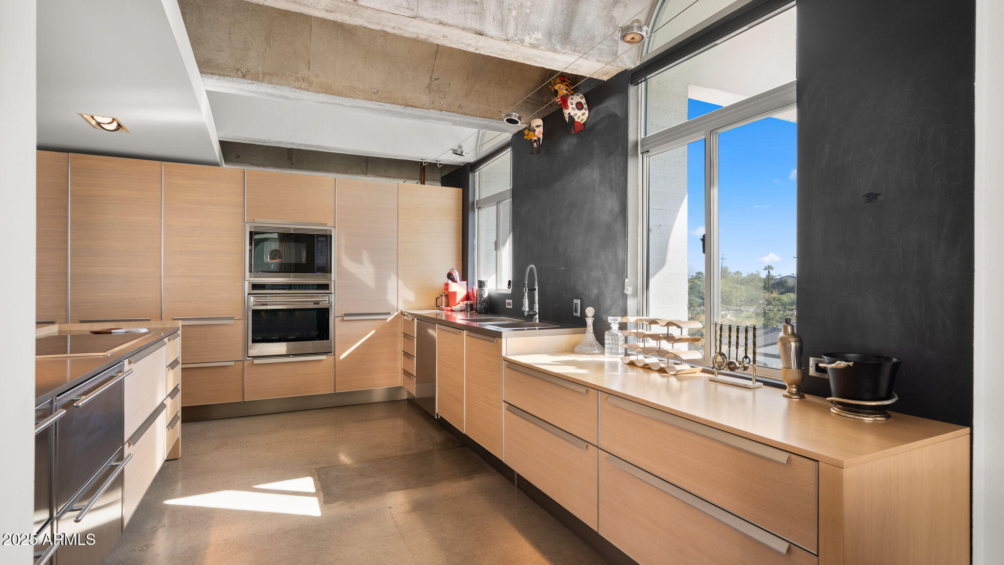 6502 N CENTRAL Avenue, B304