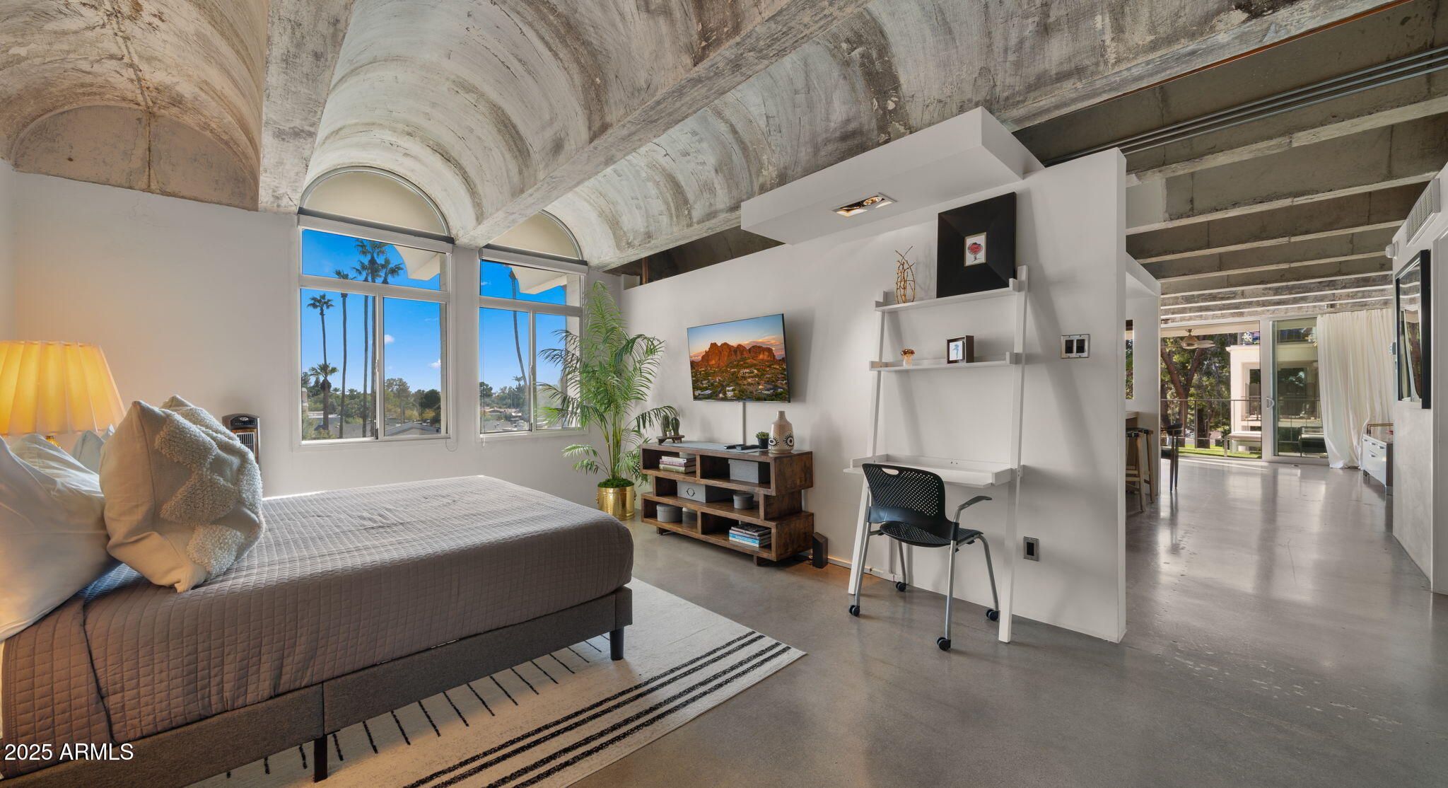 6502 N CENTRAL Avenue, B304