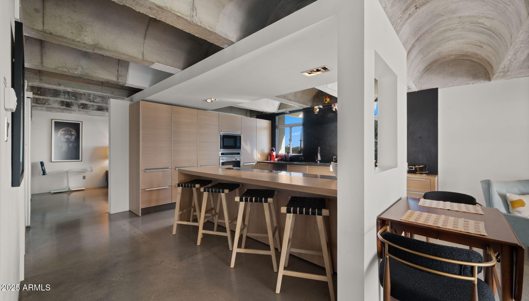 6502 N CENTRAL Avenue, B304