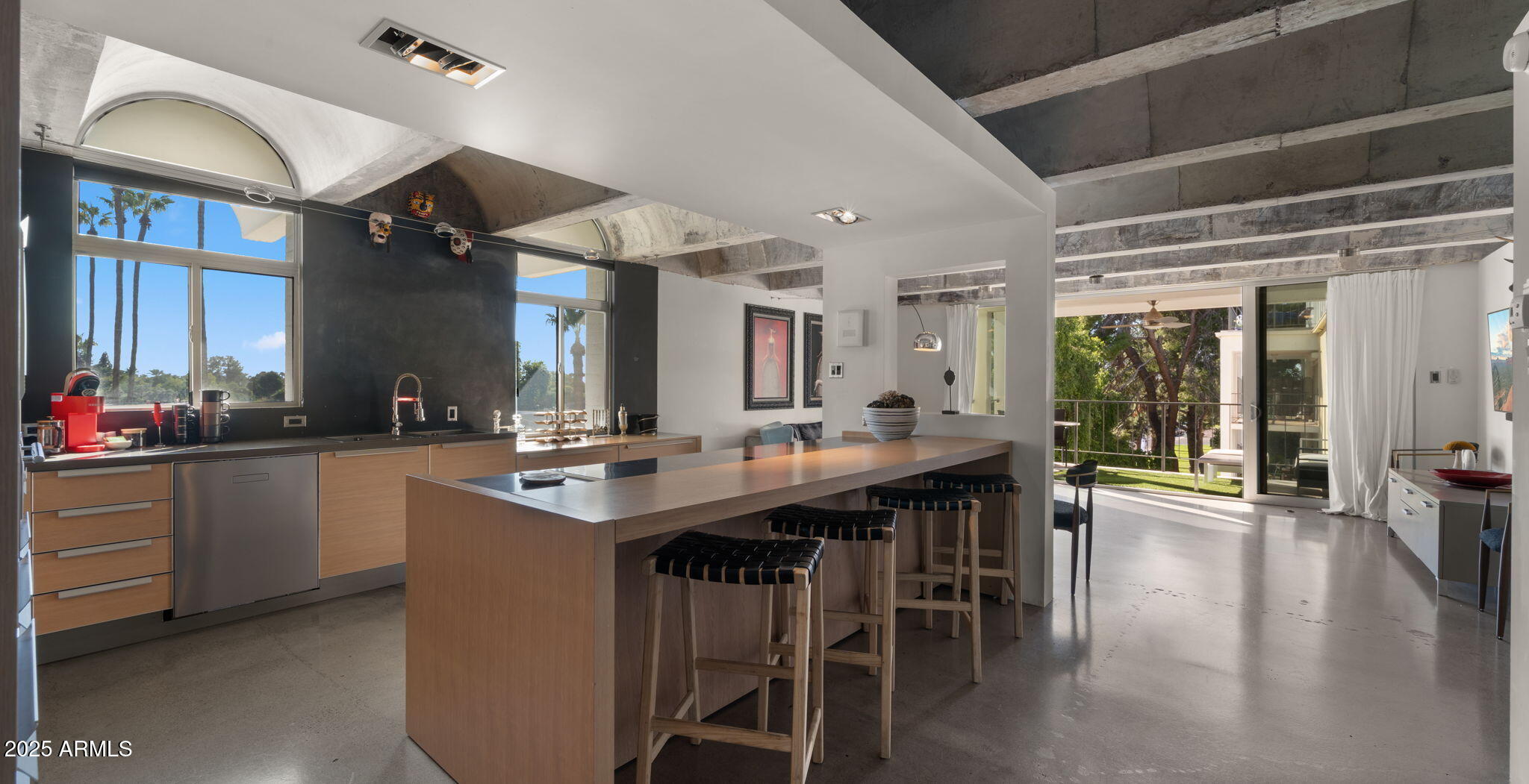 6502 N CENTRAL Avenue, B304